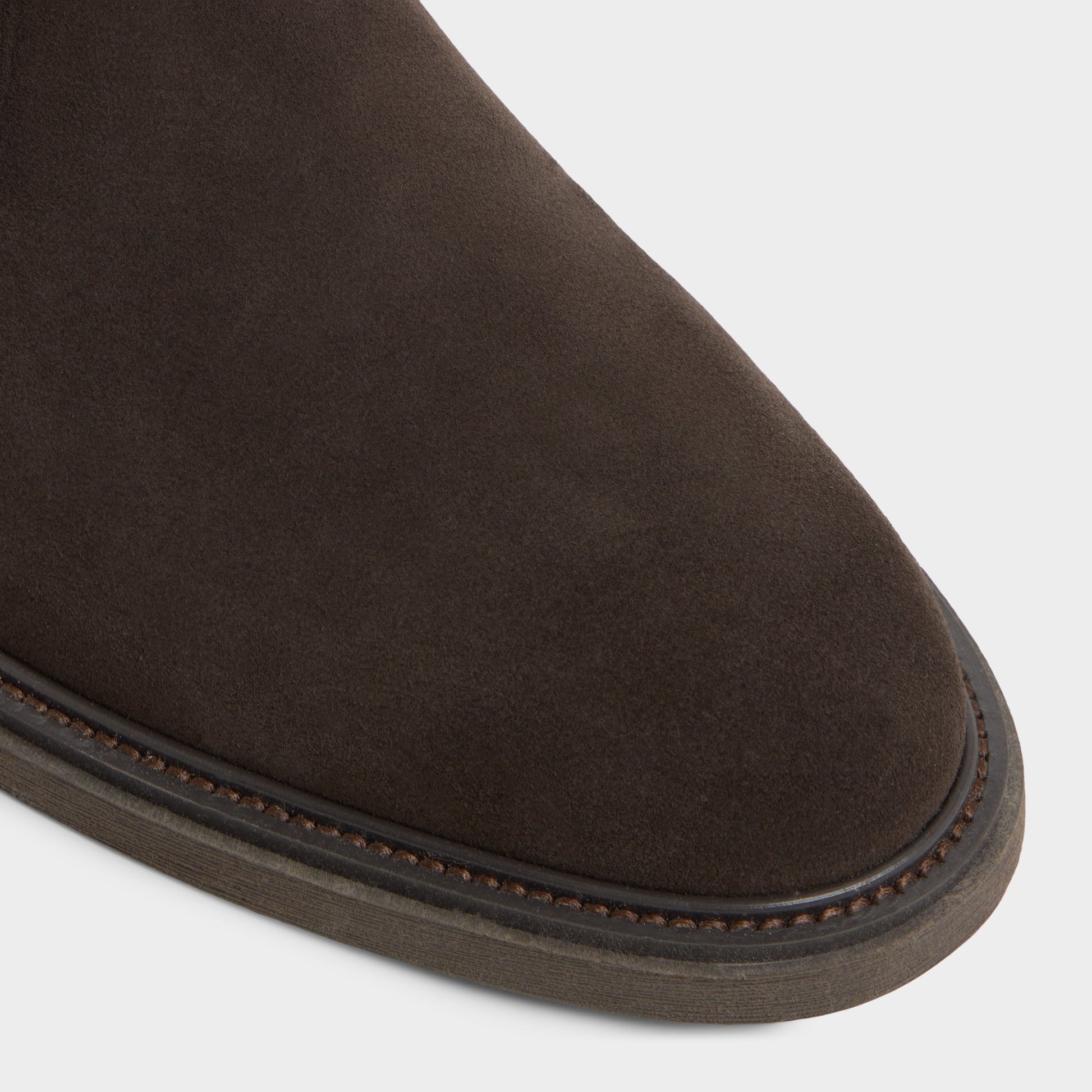 Gros plan de la Marron Foncé Jefrey Botte Chukka