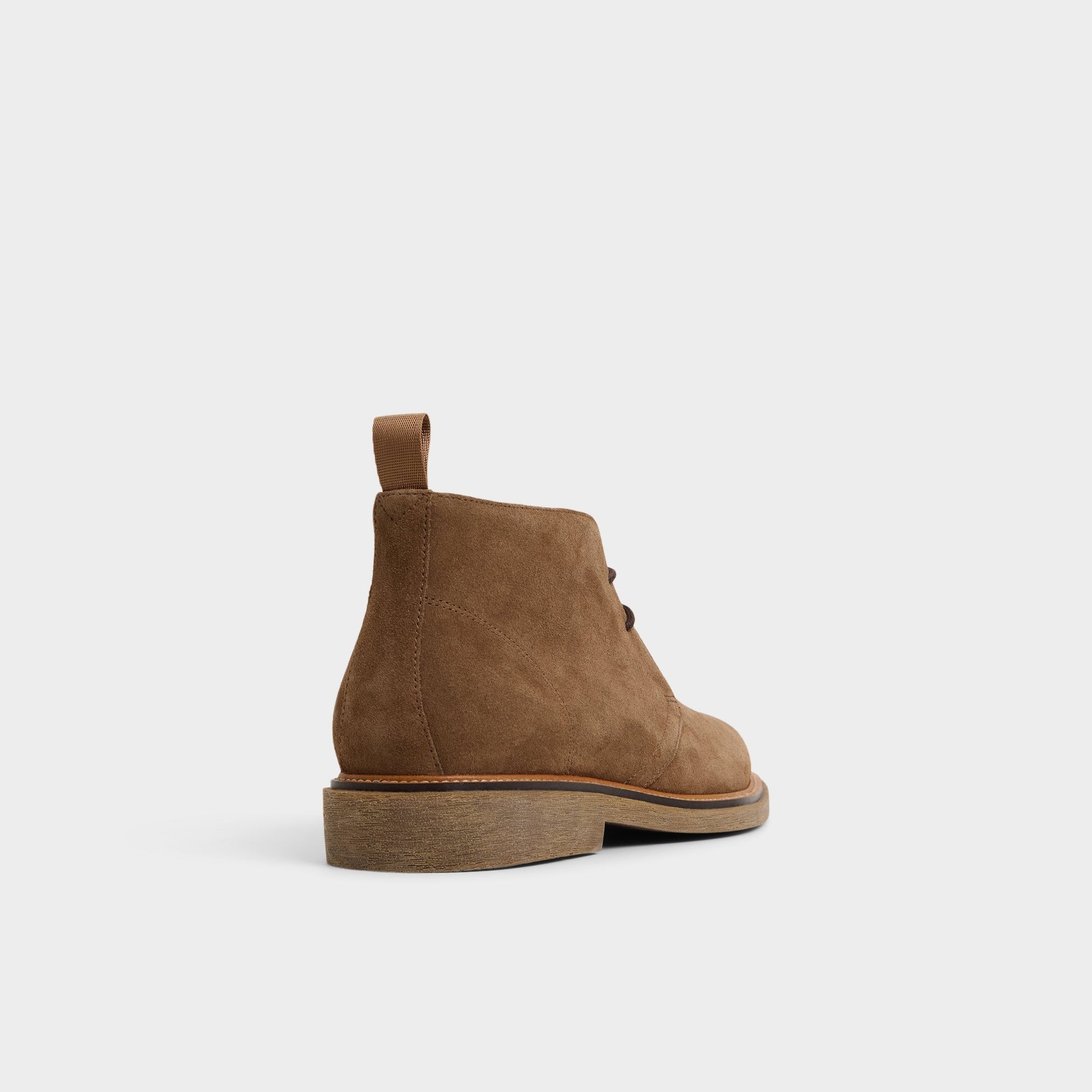 Angle de trois quarts de l'arrière de Marron Foncé Jefrey Botte Chukka