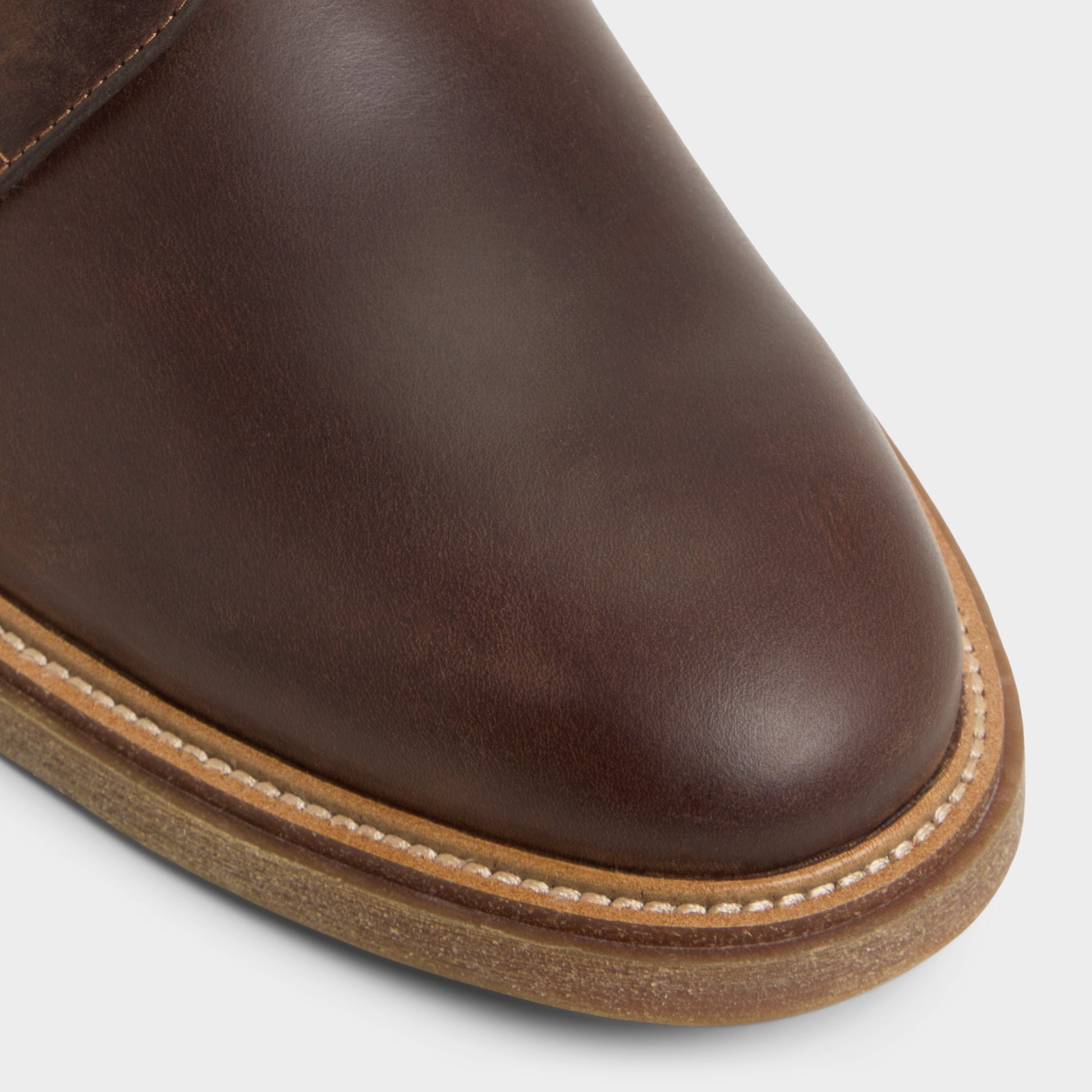 Close-up of the Brown Overflow Raiden Derby shoe
