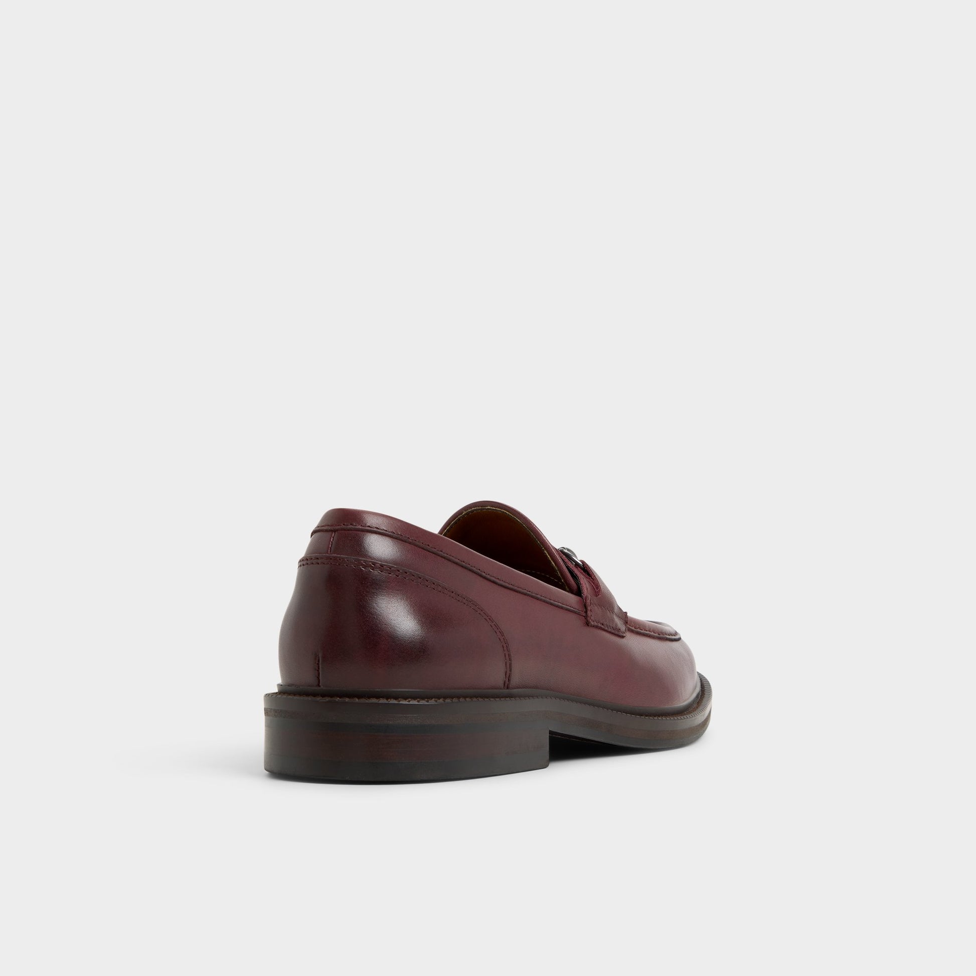 Three-quarter angle of Bordo Arturo Loafer's back side