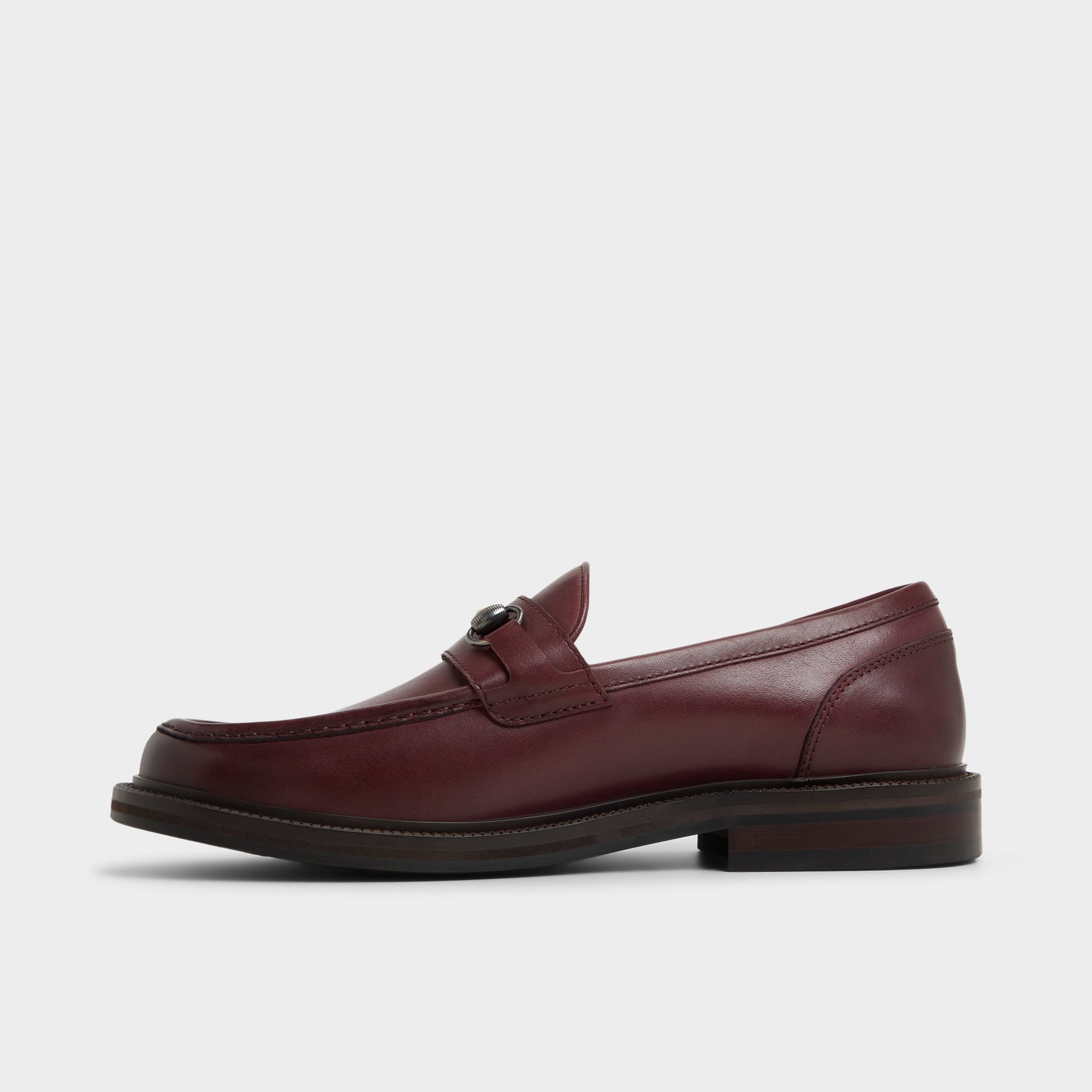 Side view of Bordo Arturo Loafer