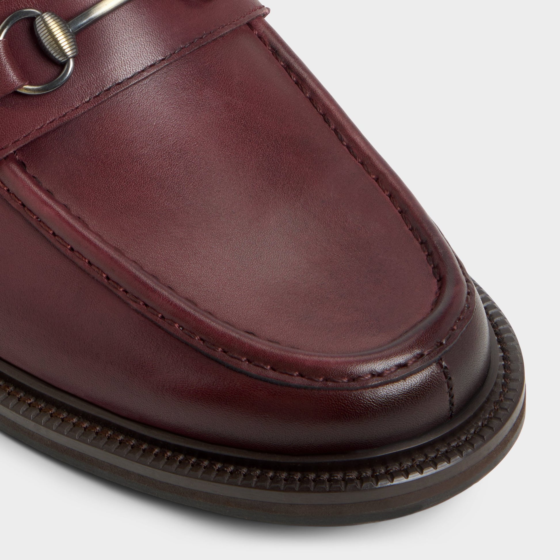 Close-up of the Bordo Arturo Loafer
