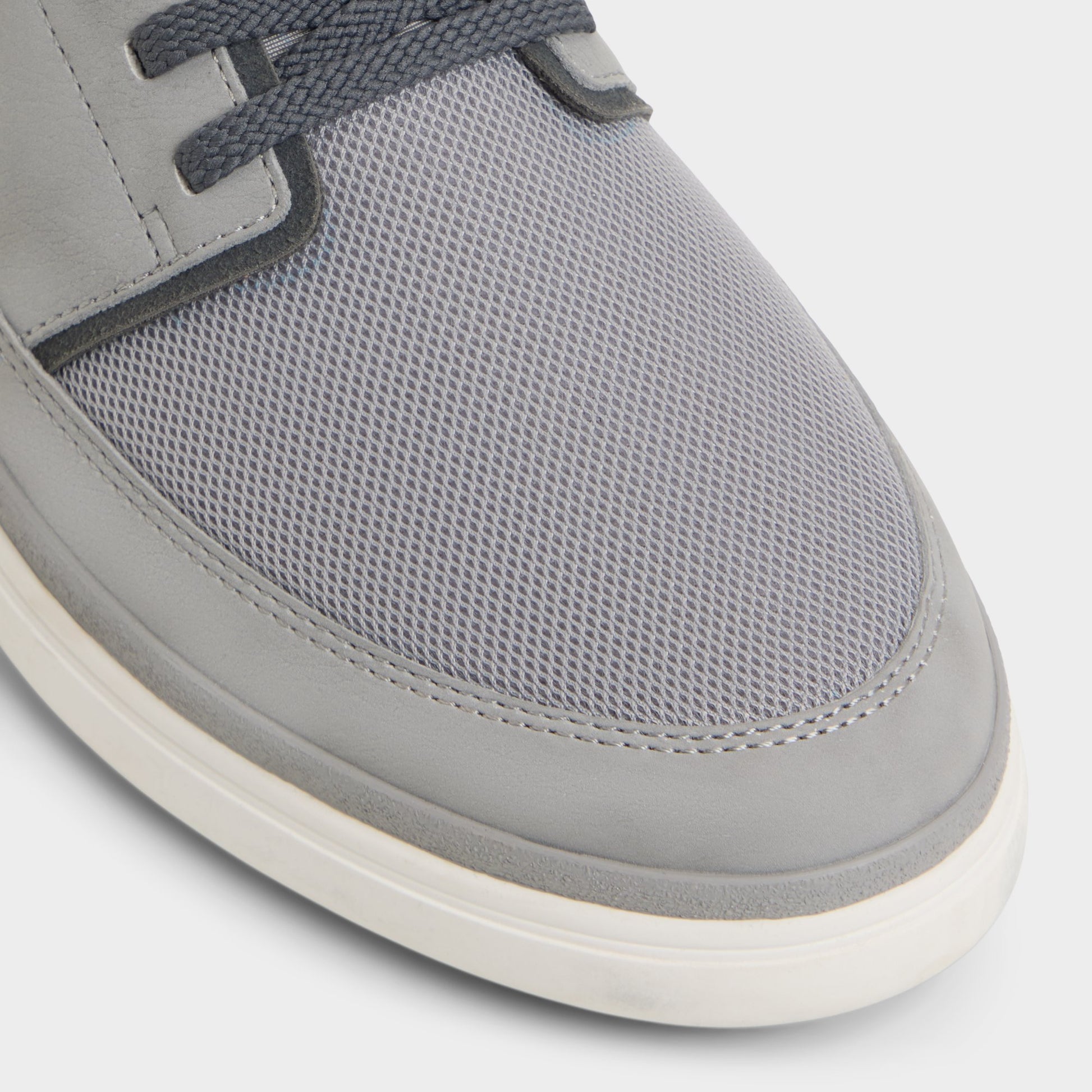 Close-up of the Grey Kurtis Low top sneaker