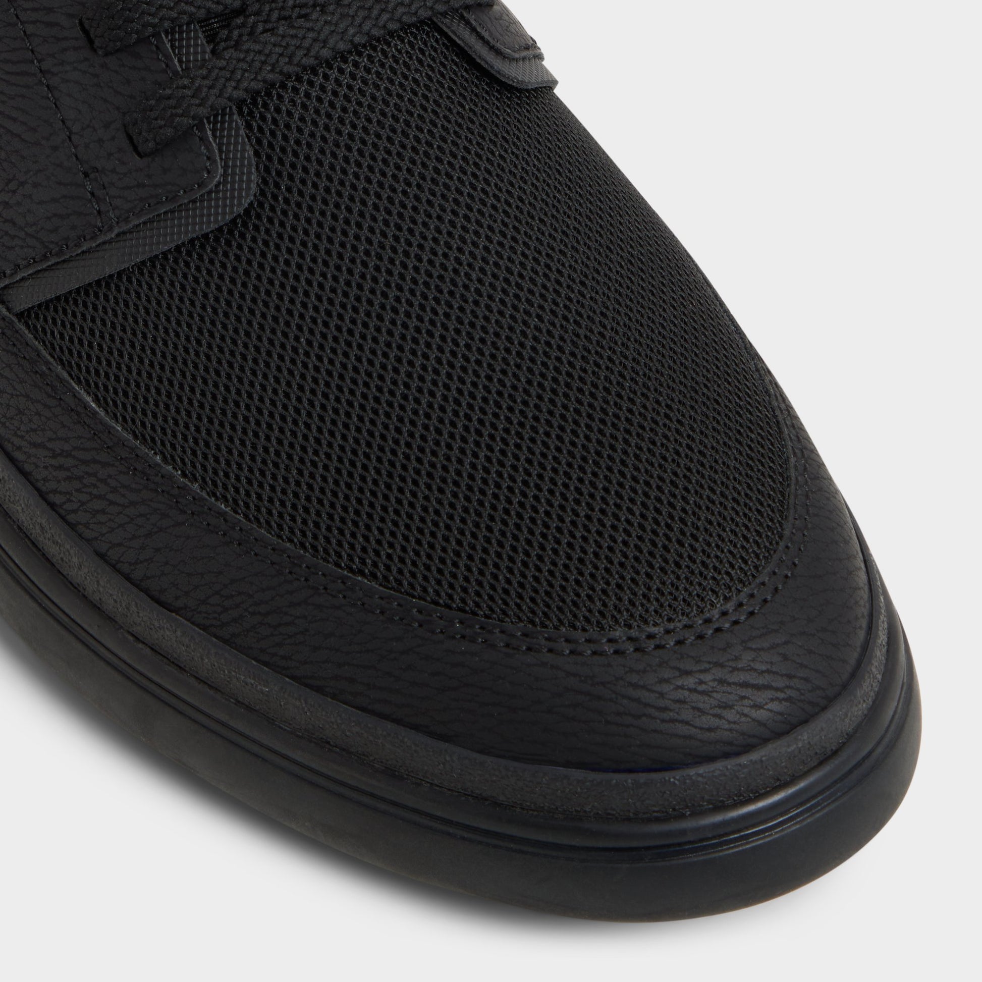 Close-up of the Black Kurtis Low top sneaker