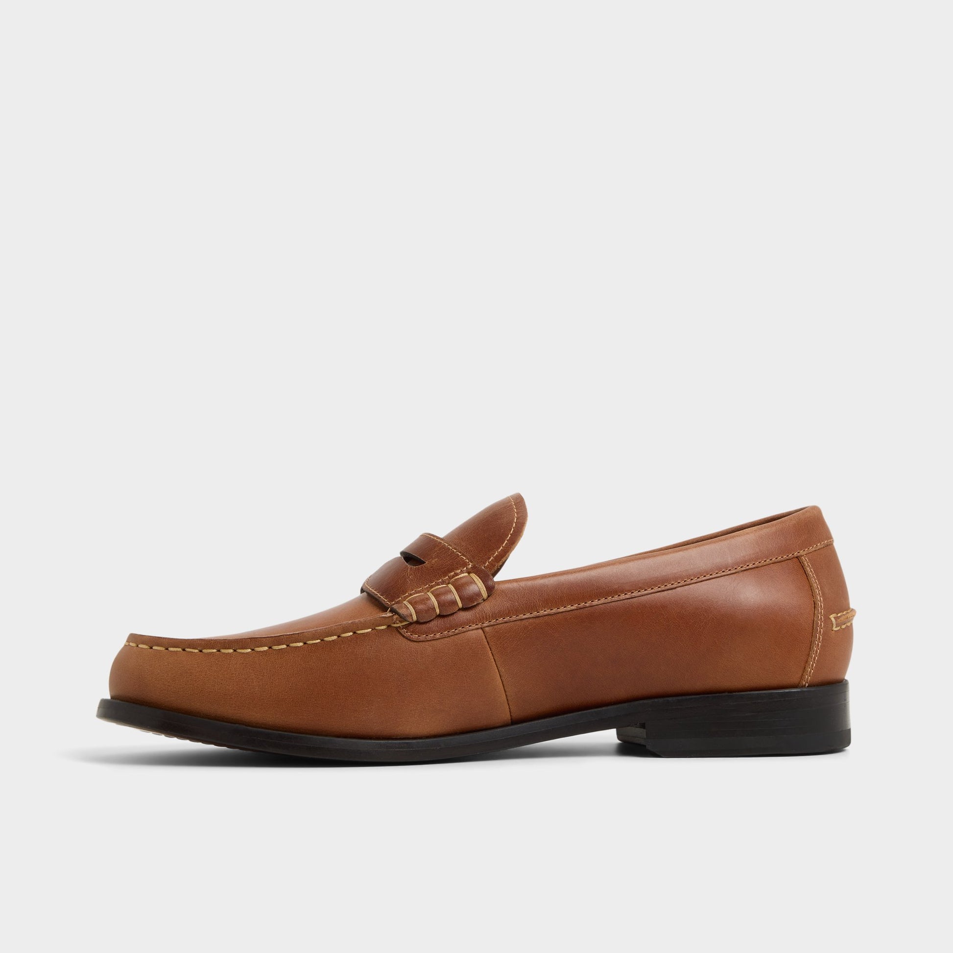 Side view of Cognac Jarom Loafer
