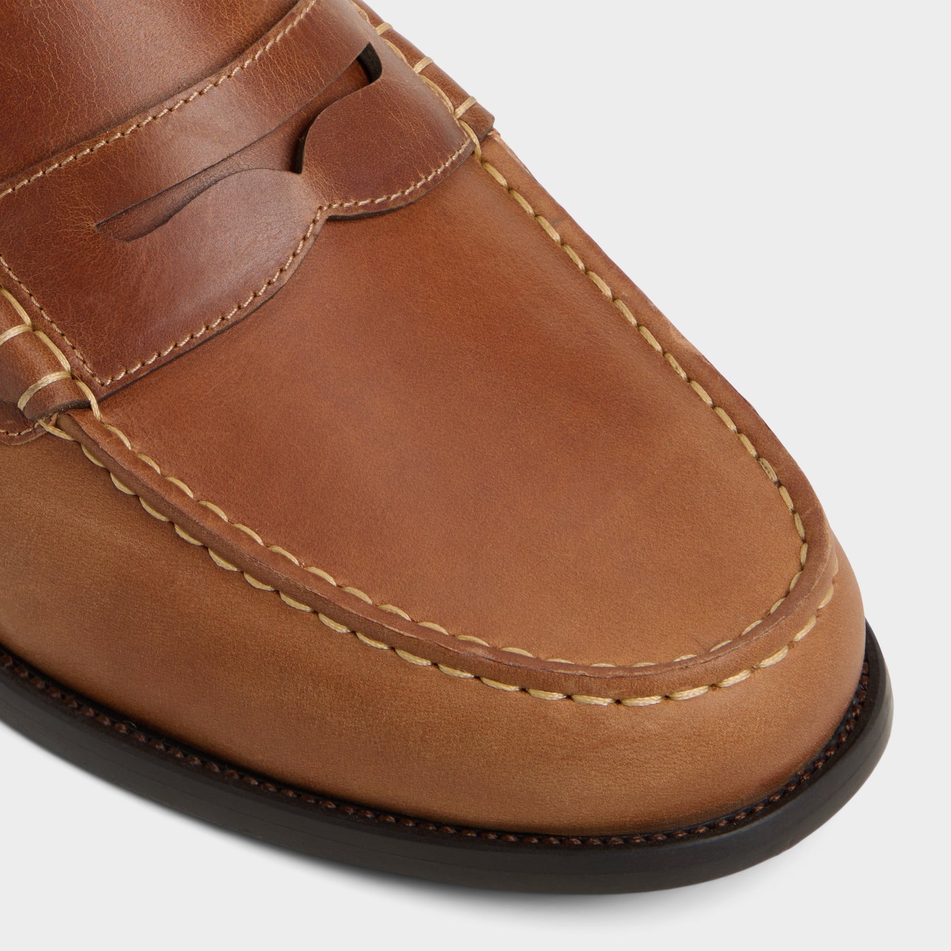 Close-up of the Cognac Jarom Loafer