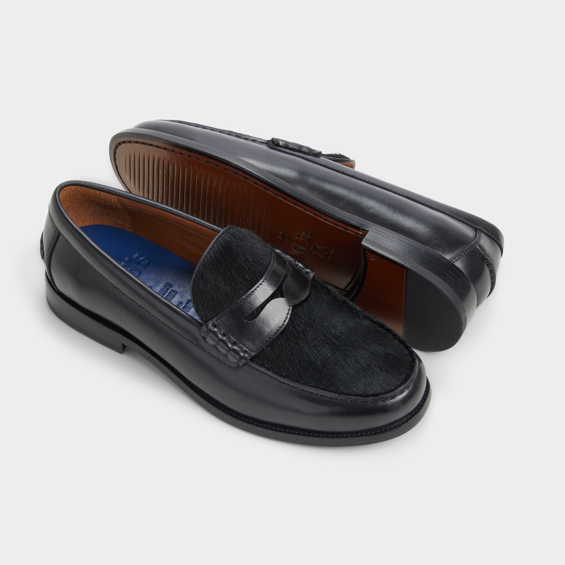 Highlighted view of a pair of Open black Jarom Loafers