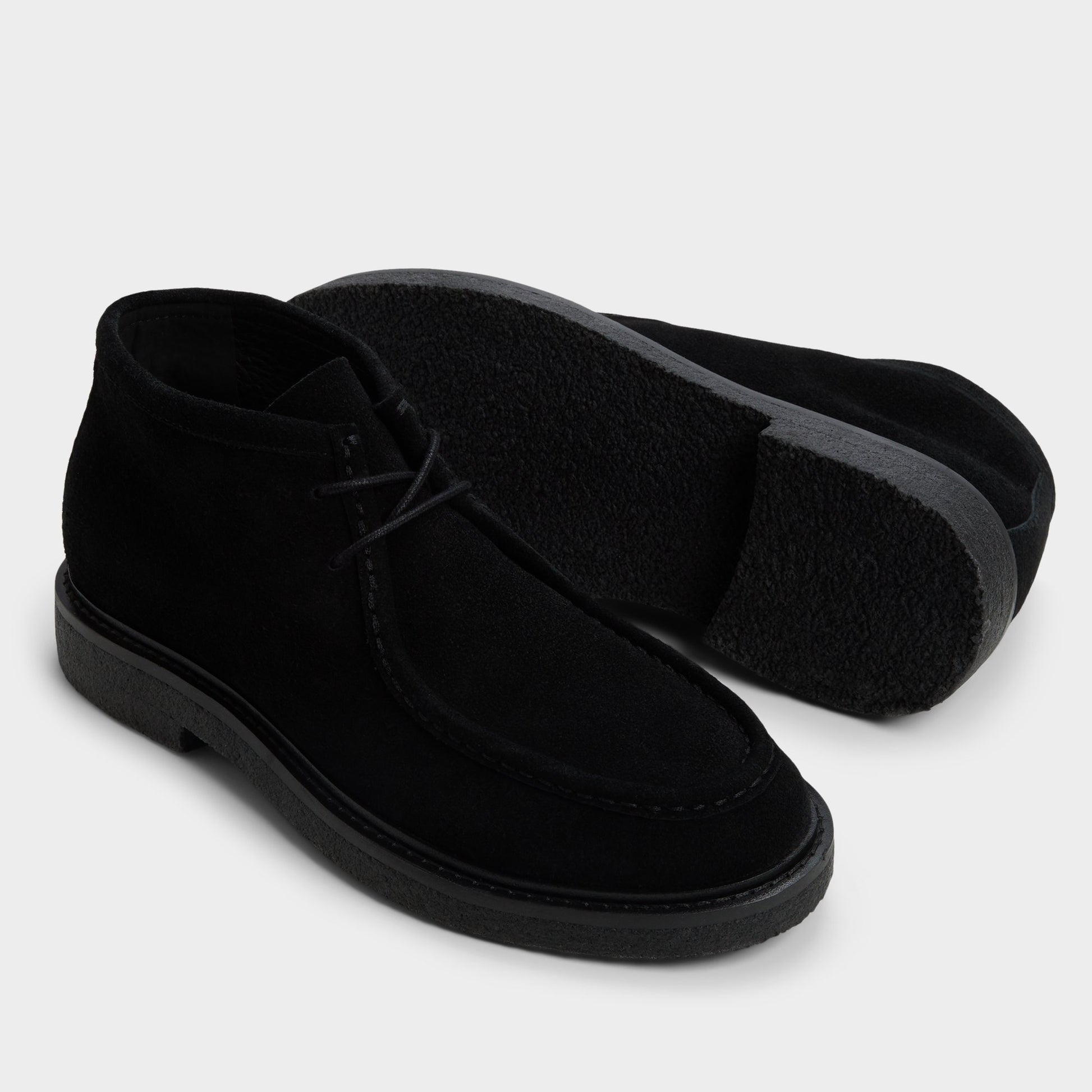Vue en surbrillance d'une paire de Noir Milade Bottillon s