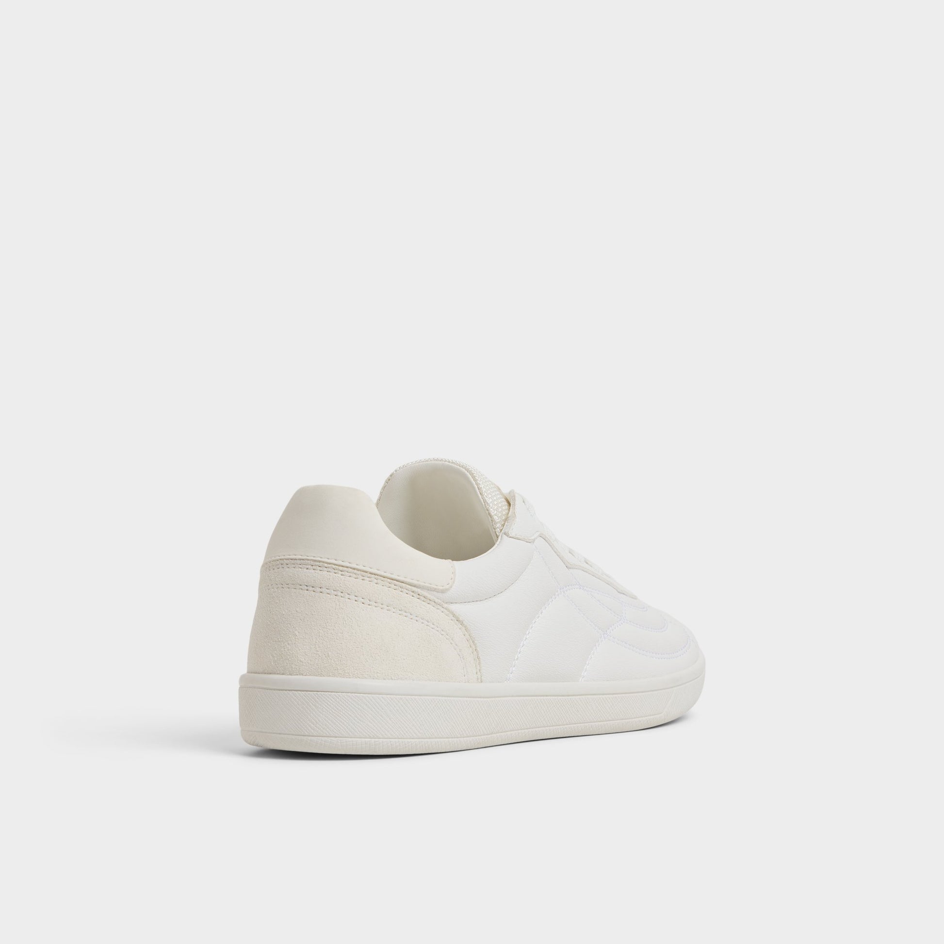 Three-quarter angle of White Thepitch Low top sneaker's back side