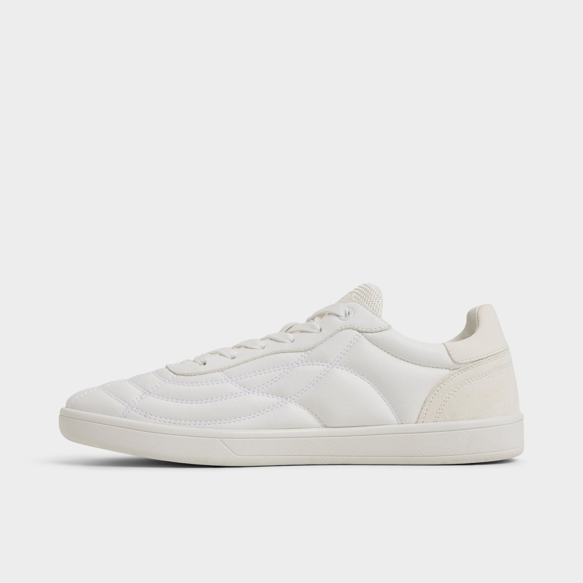 Side view of White Thepitch Low top sneaker