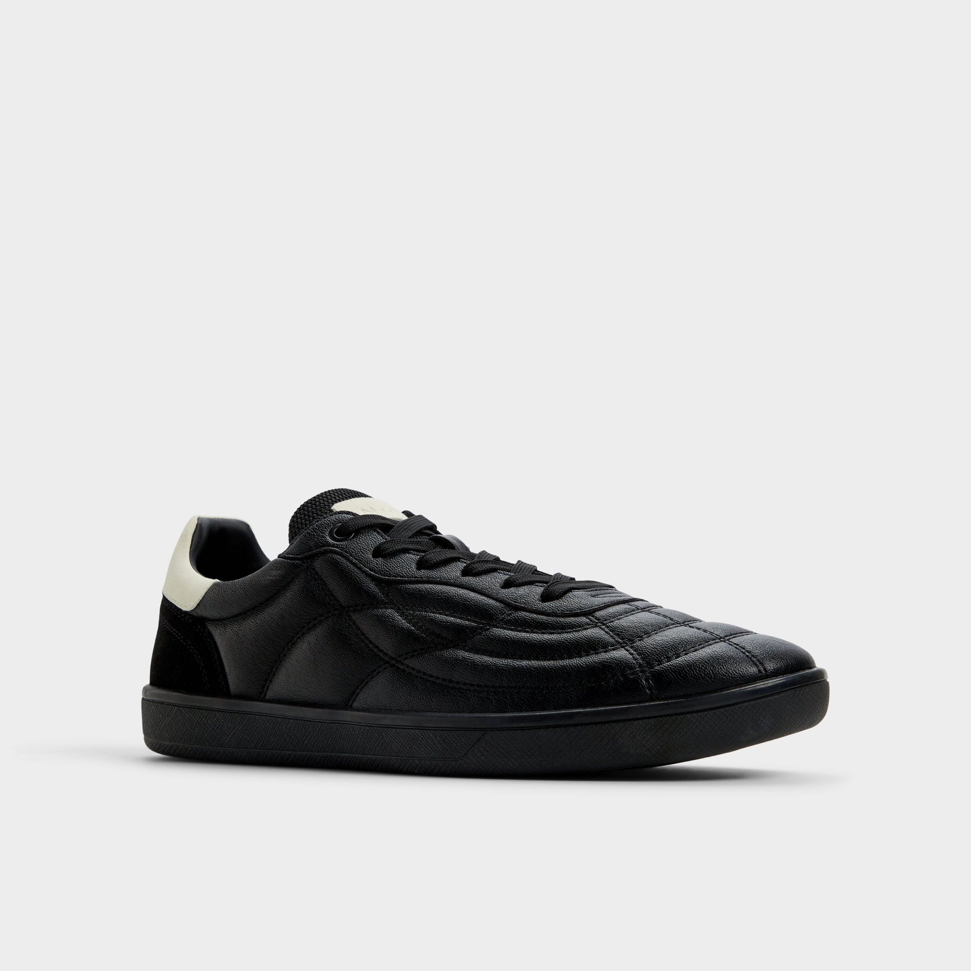 Three-quarter angle of Black Thepitch Low top sneaker's front side
