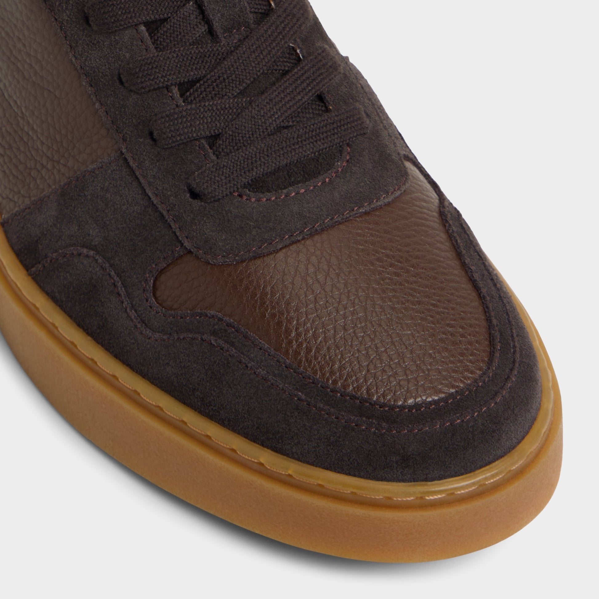 Close-up of the Dark Brown Montie Low top sneaker