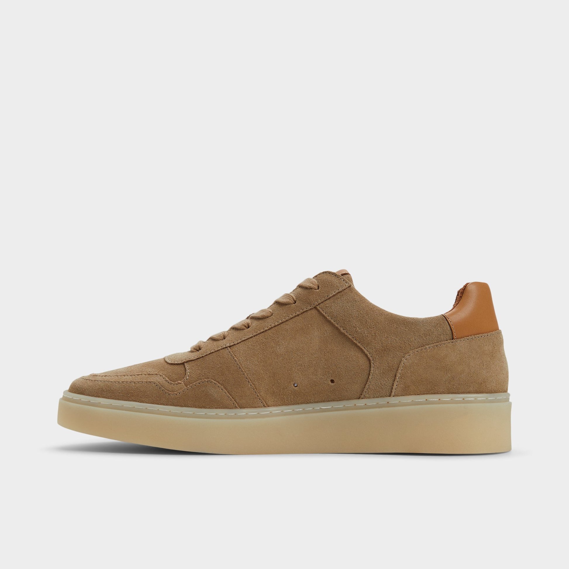 Side view of Cognac Montie Low top sneaker