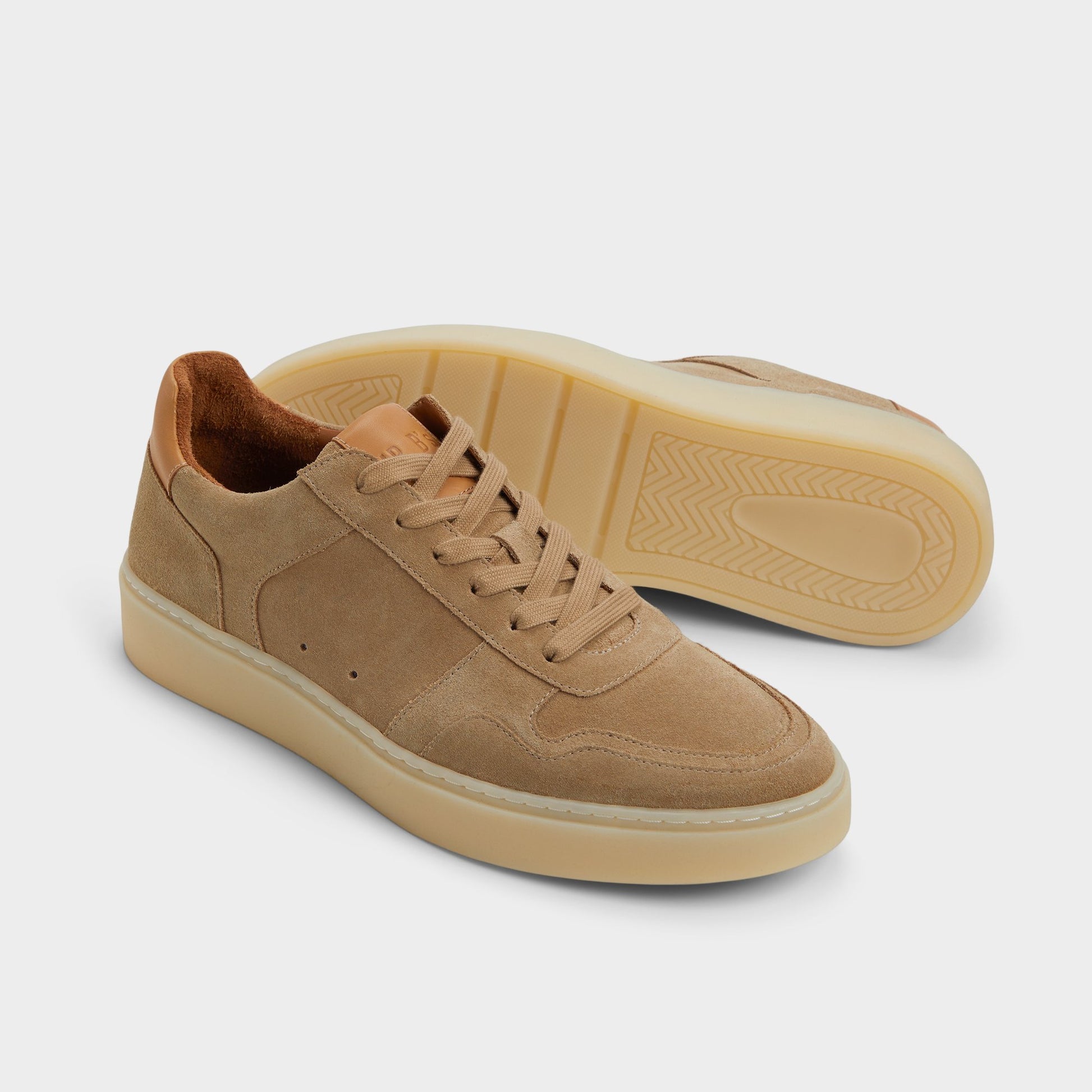 Highlighted view of a pair of Cognac Montie Low top sneakers