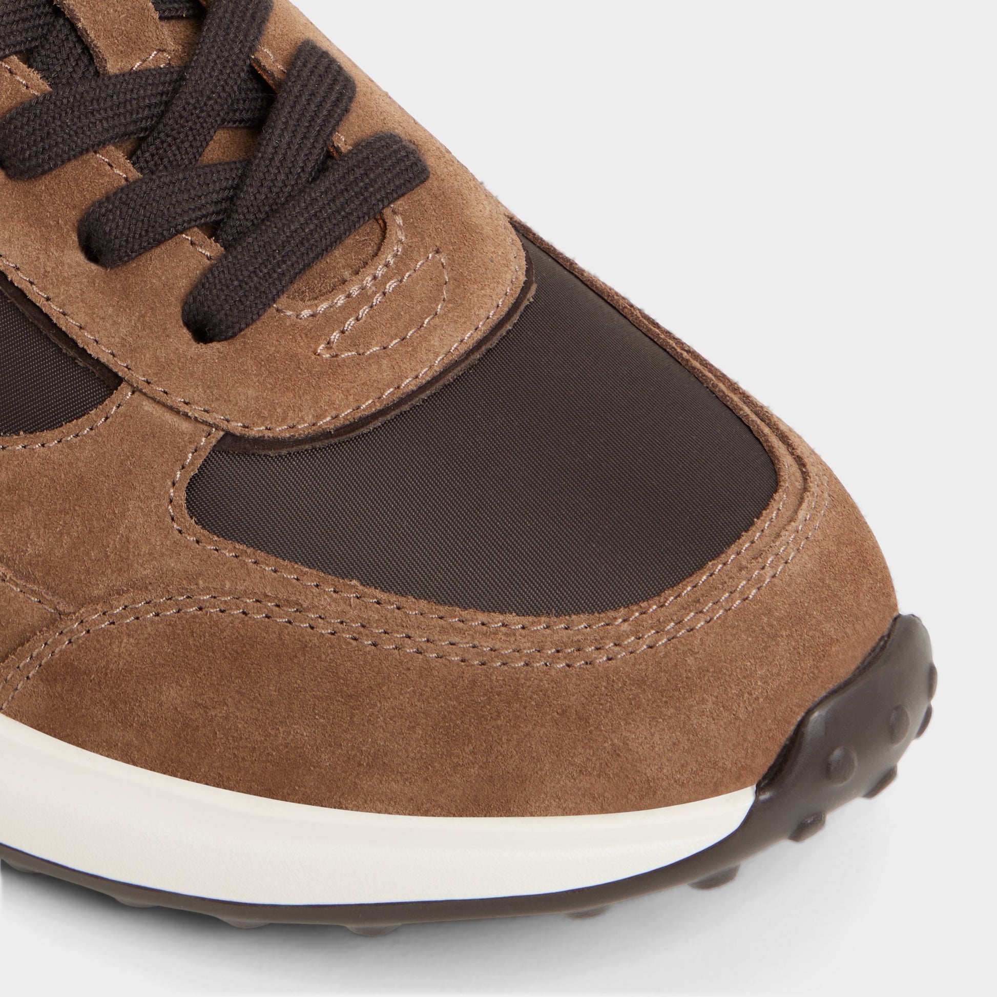 Close-up of the Open Brown Jeromy Jogger sneaker