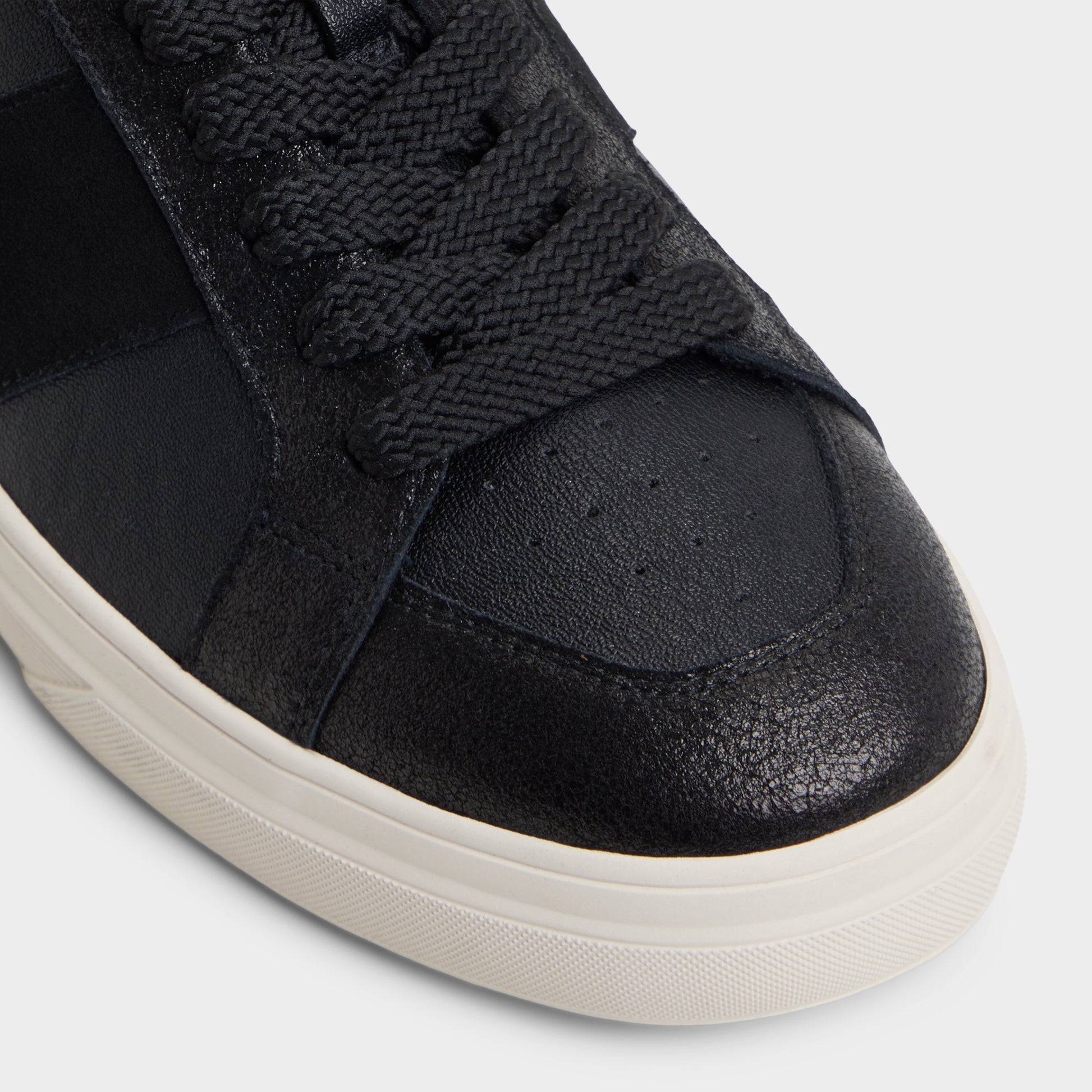 Close-up of the Black Braxton Low top sneaker
