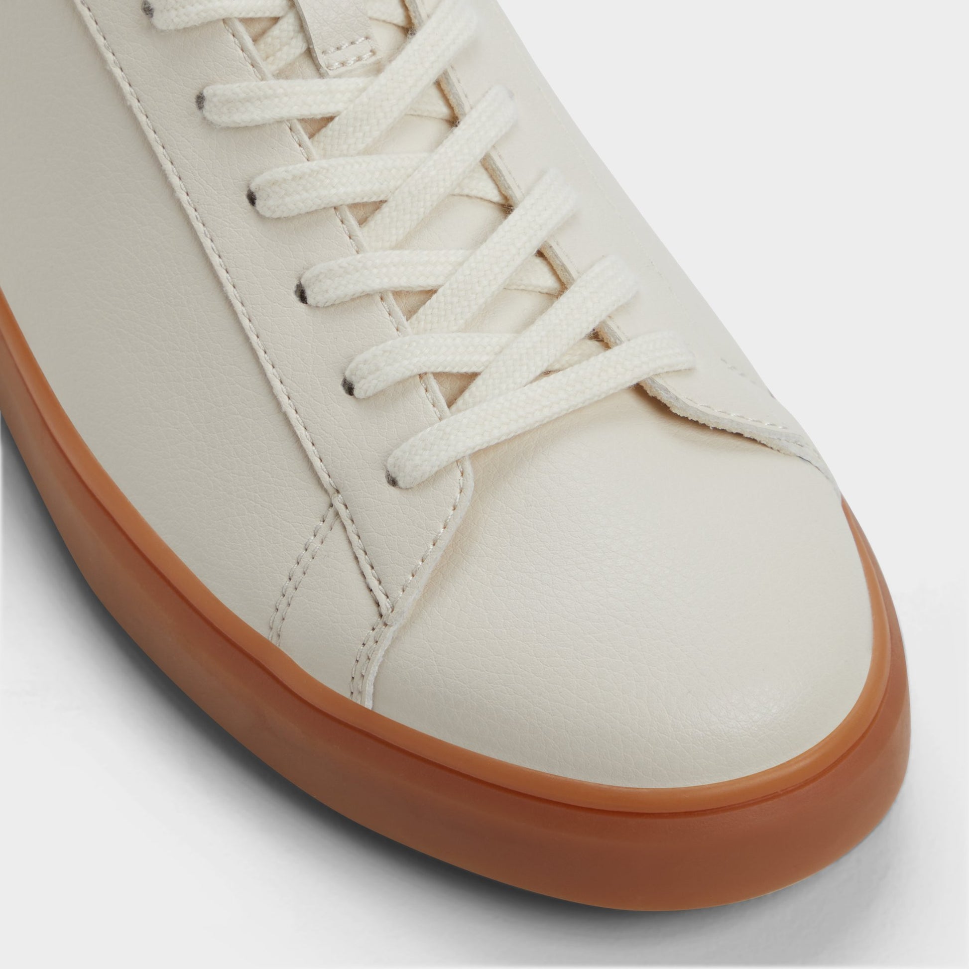 Close-up of the Open Natural Coolspec Low top sneaker