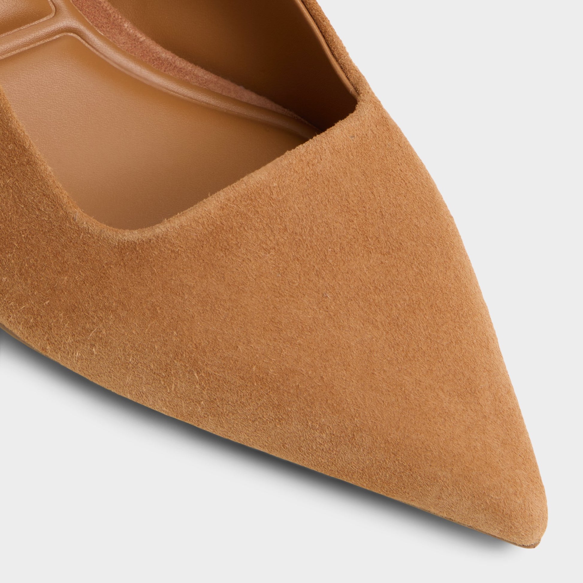 Close-up of the Light Brown Adan Slingback heel