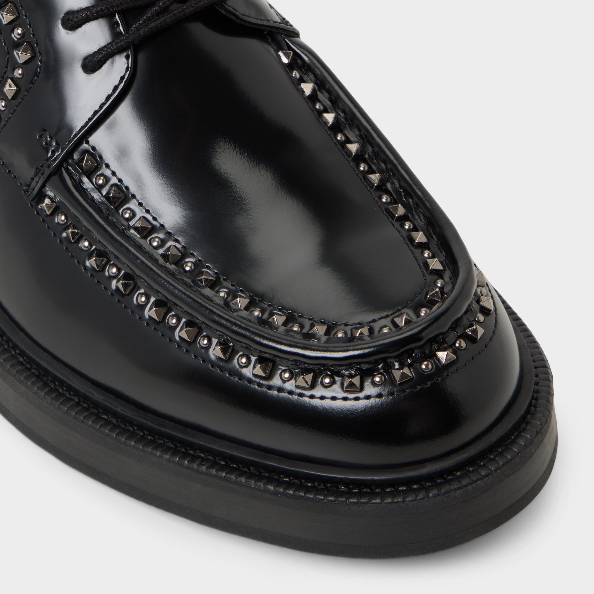 Close-up of the Black Frederiko Oxford shoe