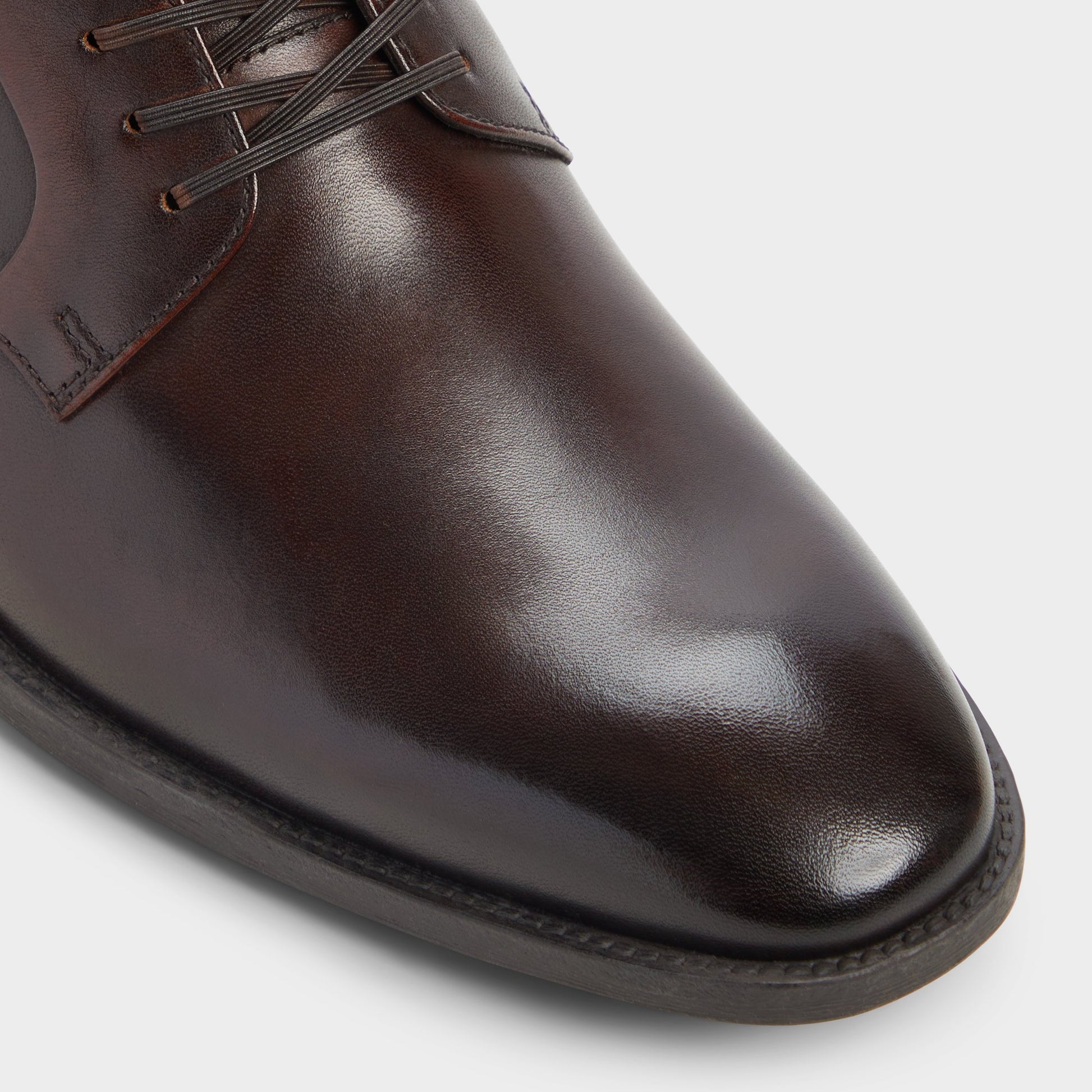 Close-up of the Medium Brown Teodoro Derby shoe