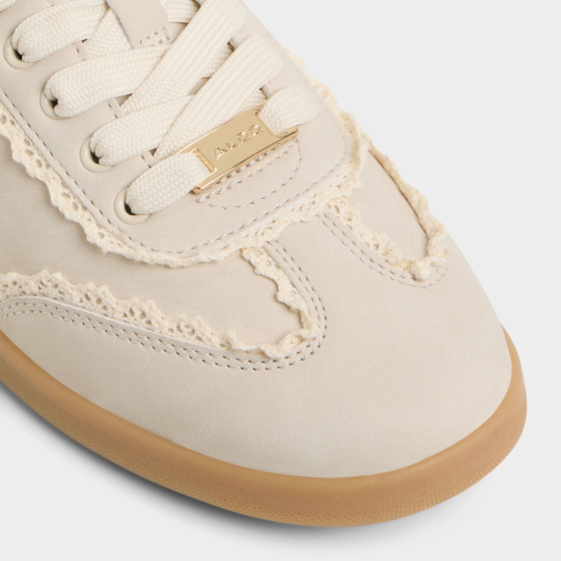 Close-up of the Taupe Erilg Sneaker