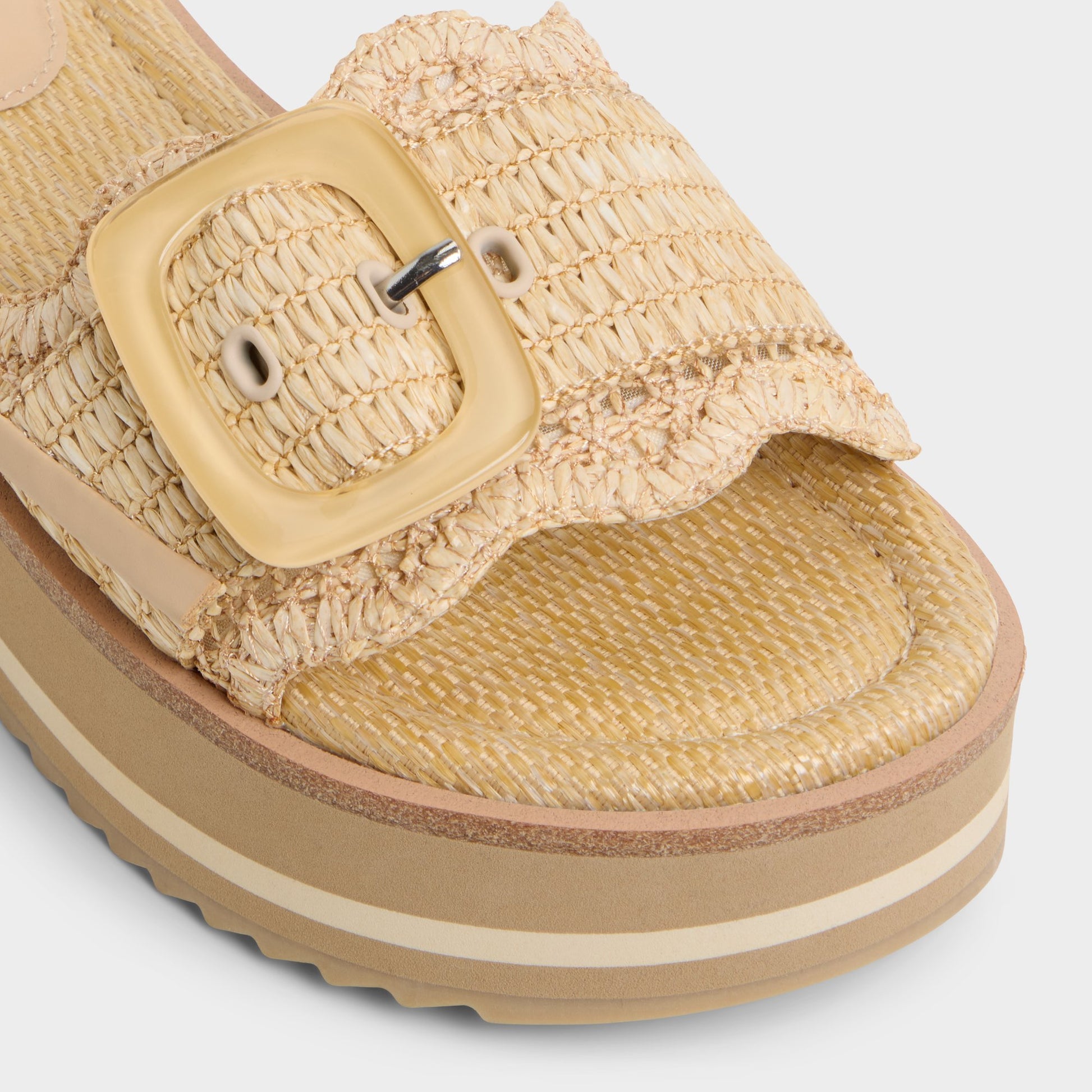Close-up of the Light Beige Wavynelly Slide sandal