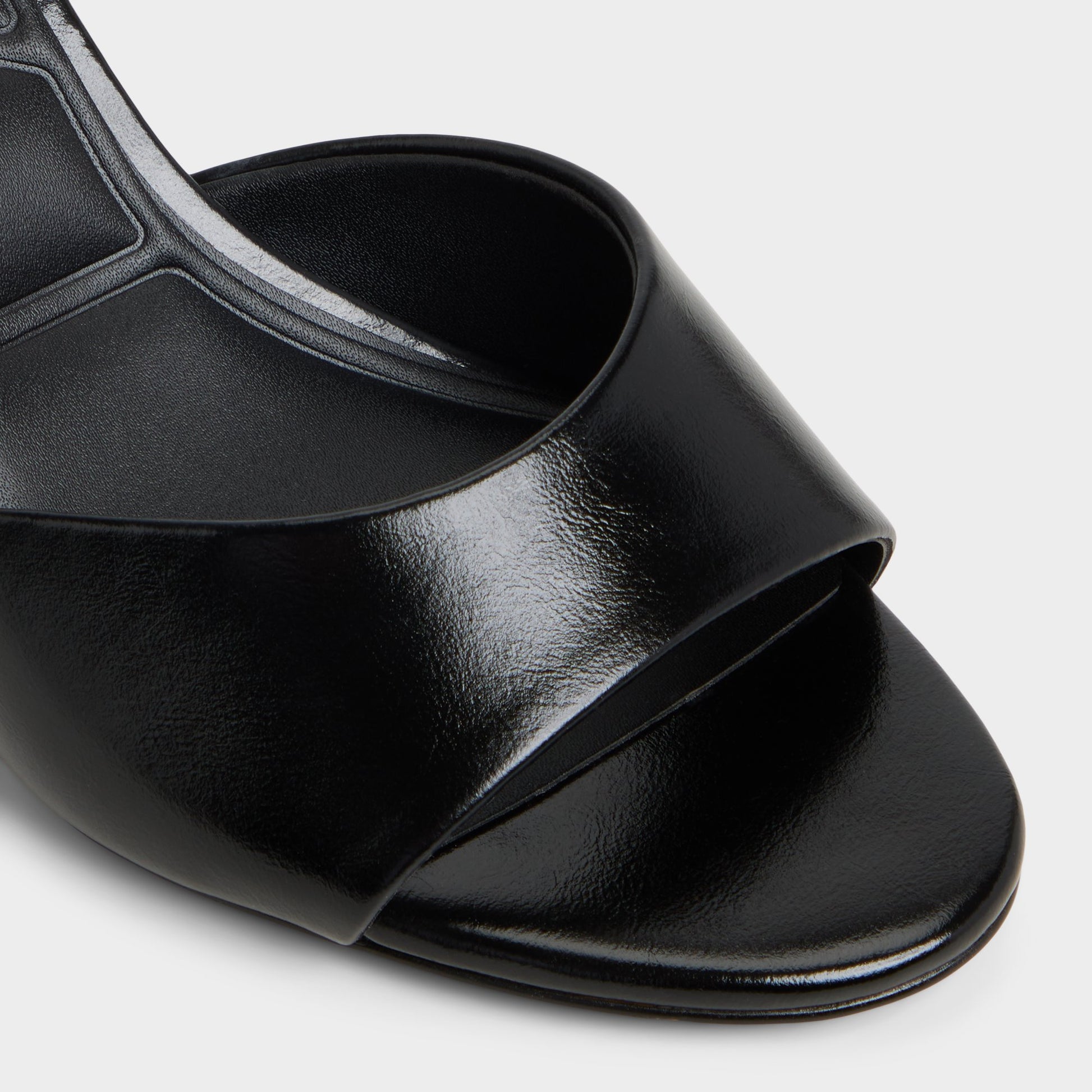 Close-up of the Black Annaberaen Heeled mule