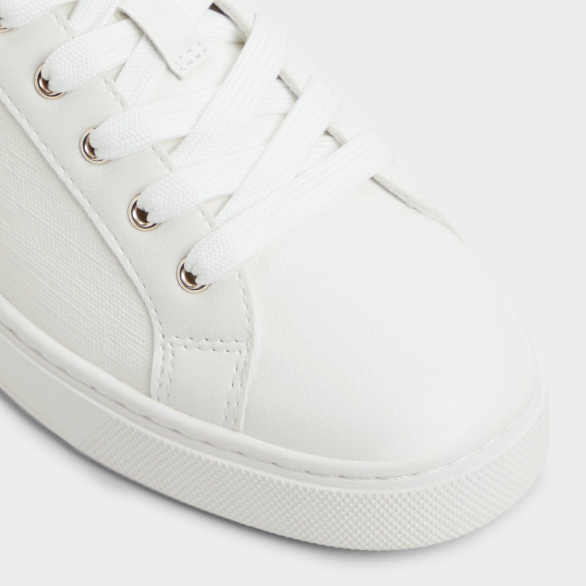 Close-up of the White Elgata Sneaker