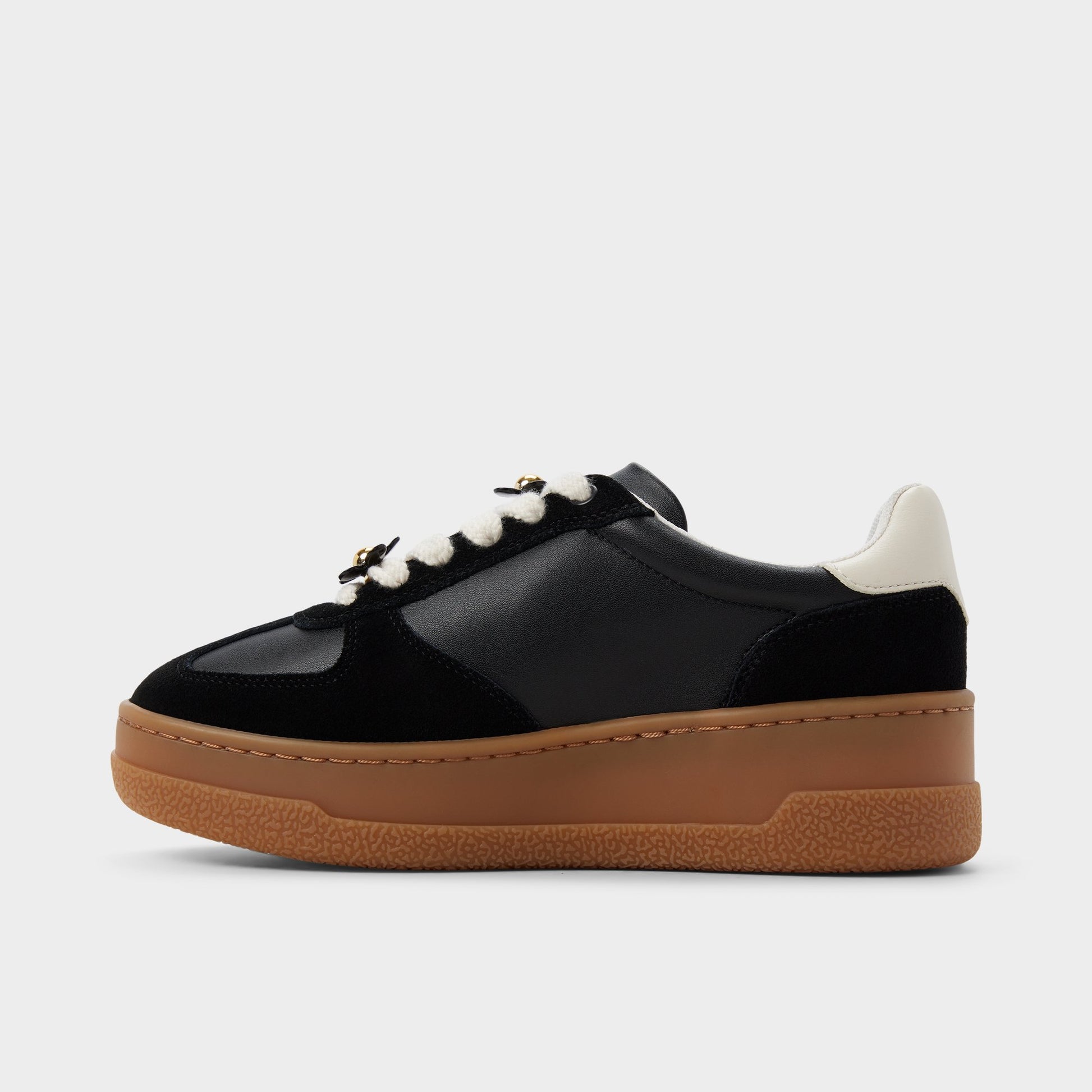 Vue latérale de Noir Deevale Sneaker