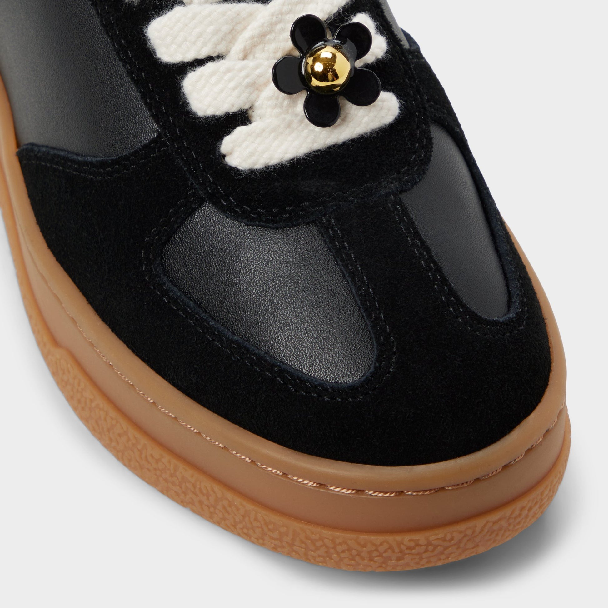 Gros plan de la Noir Deevale Sneaker