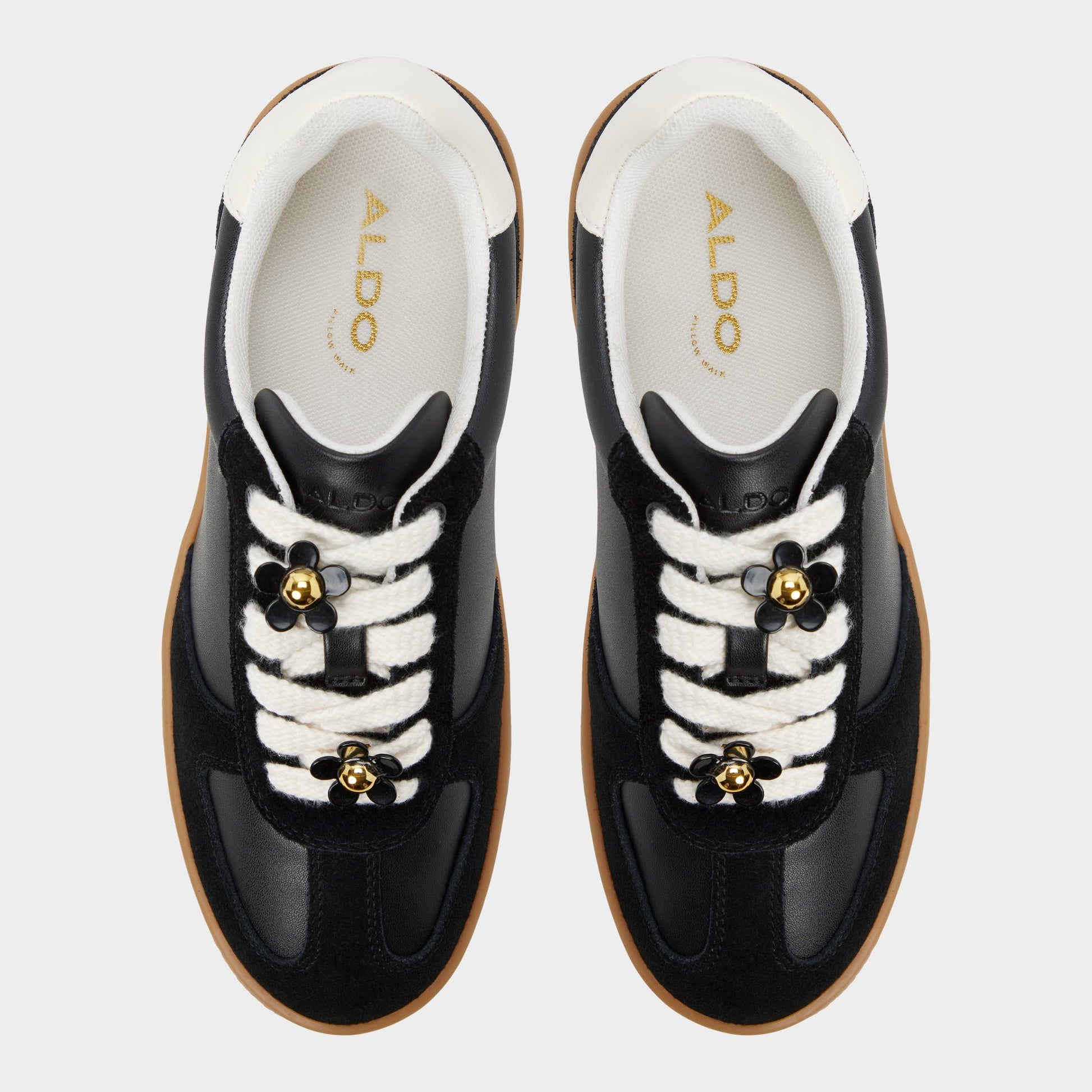 Vue de dessus de la Noir Deevale Sneaker