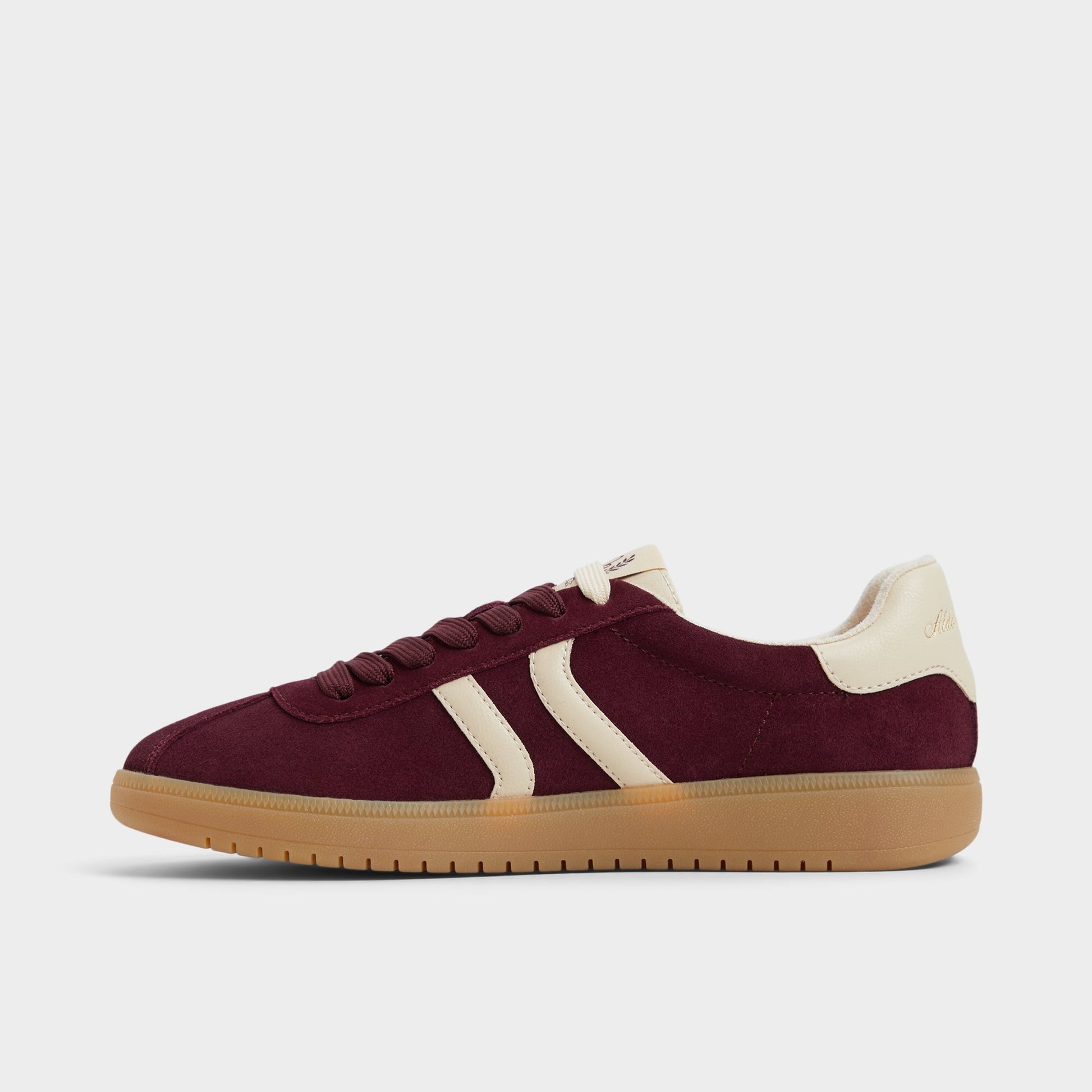 Side view of Bordo Chicsneaker Low top sneaker