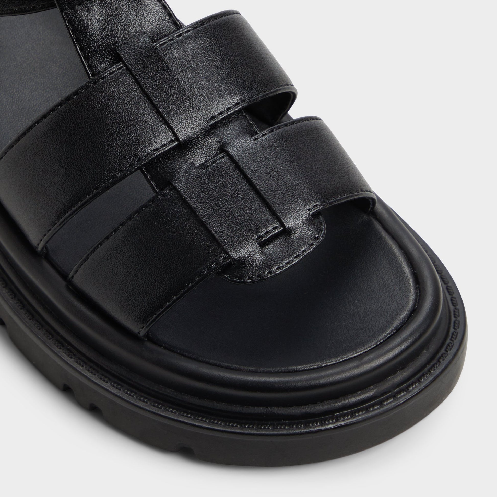 Gros plan de la Noir Linettie Sandale gladiateur