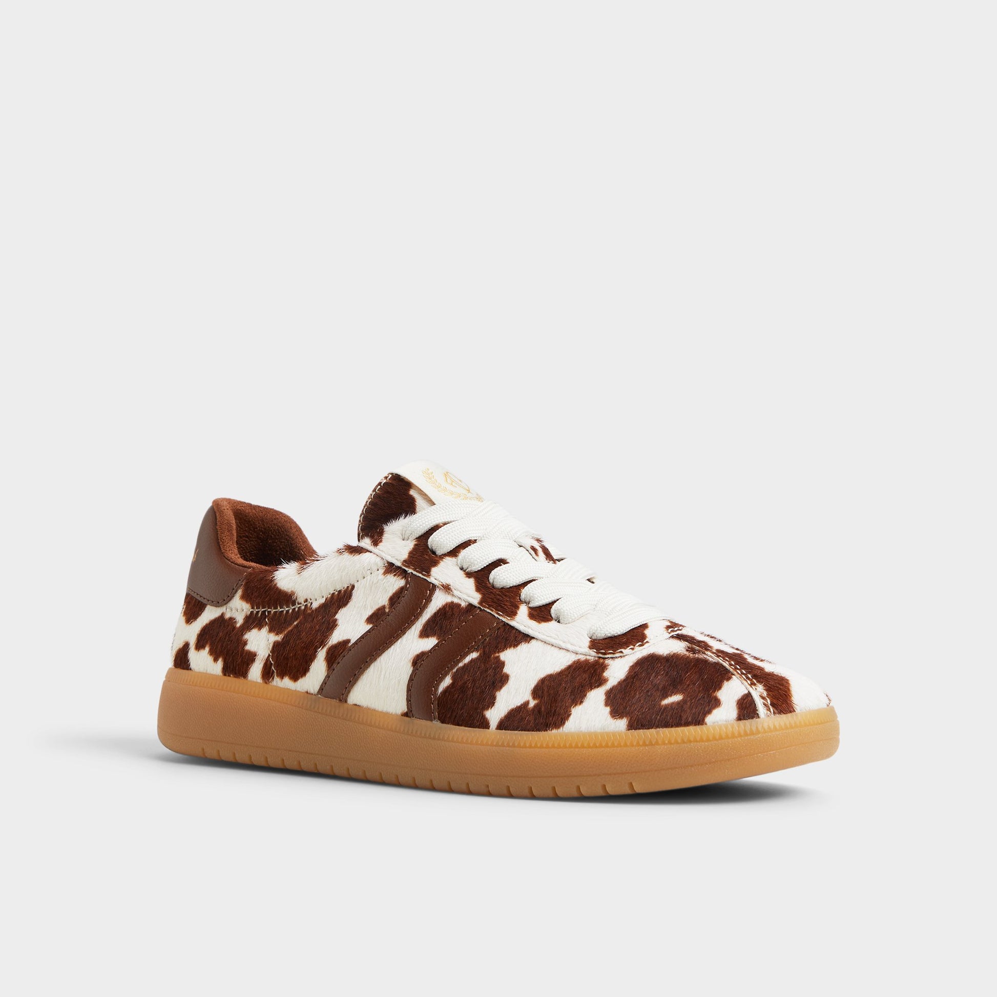 Three-quarter angle of Open Brown Chicsneaker Low top sneaker's front side