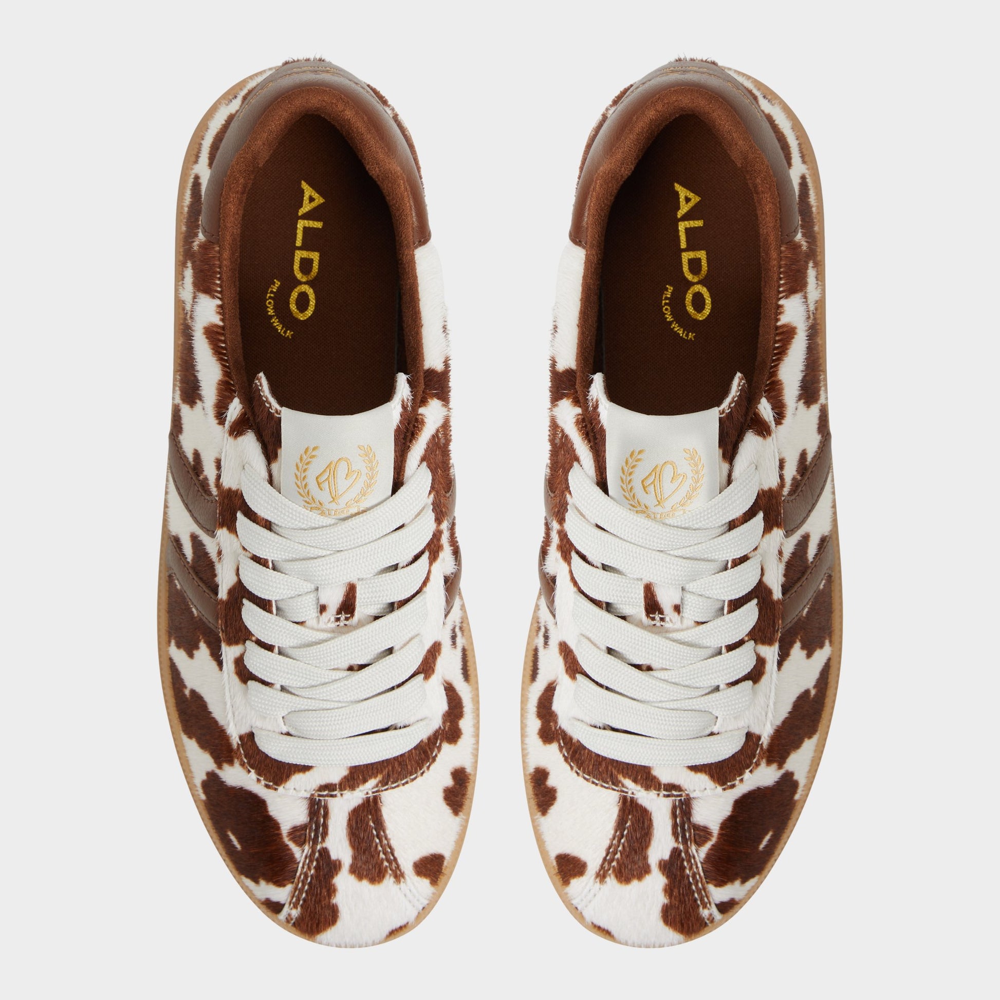 Top-down view of the Open Brown Chicsneaker Low top sneaker