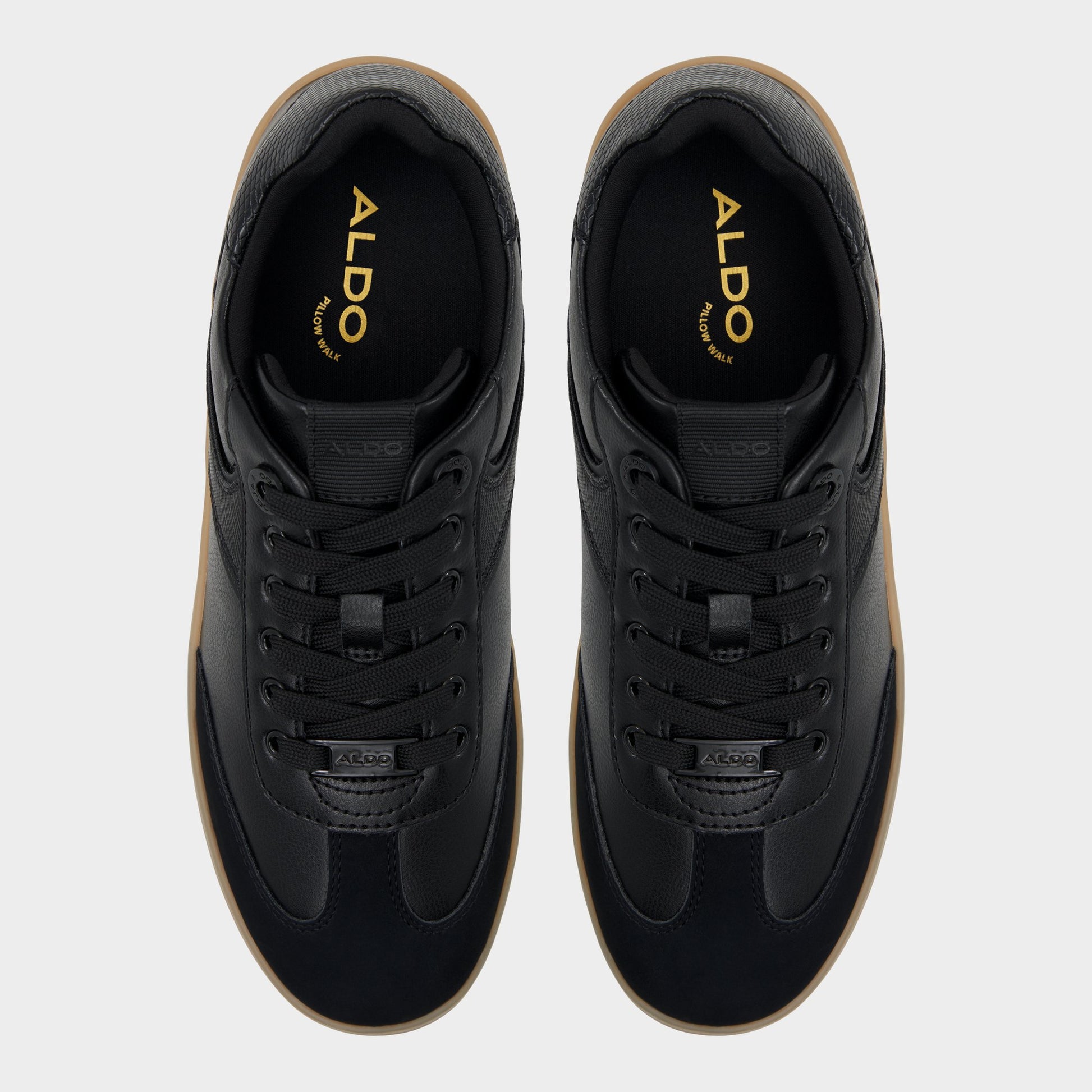 Top-down view of the Black Erilg-xt Sneaker