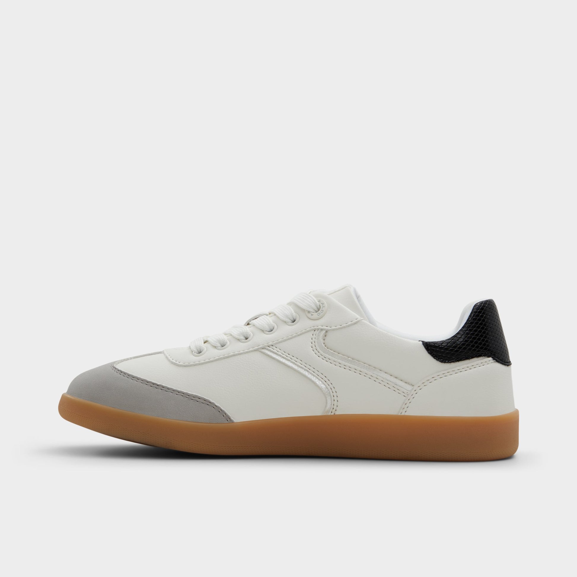 Side view of White/Black Erilg-xt Sneaker