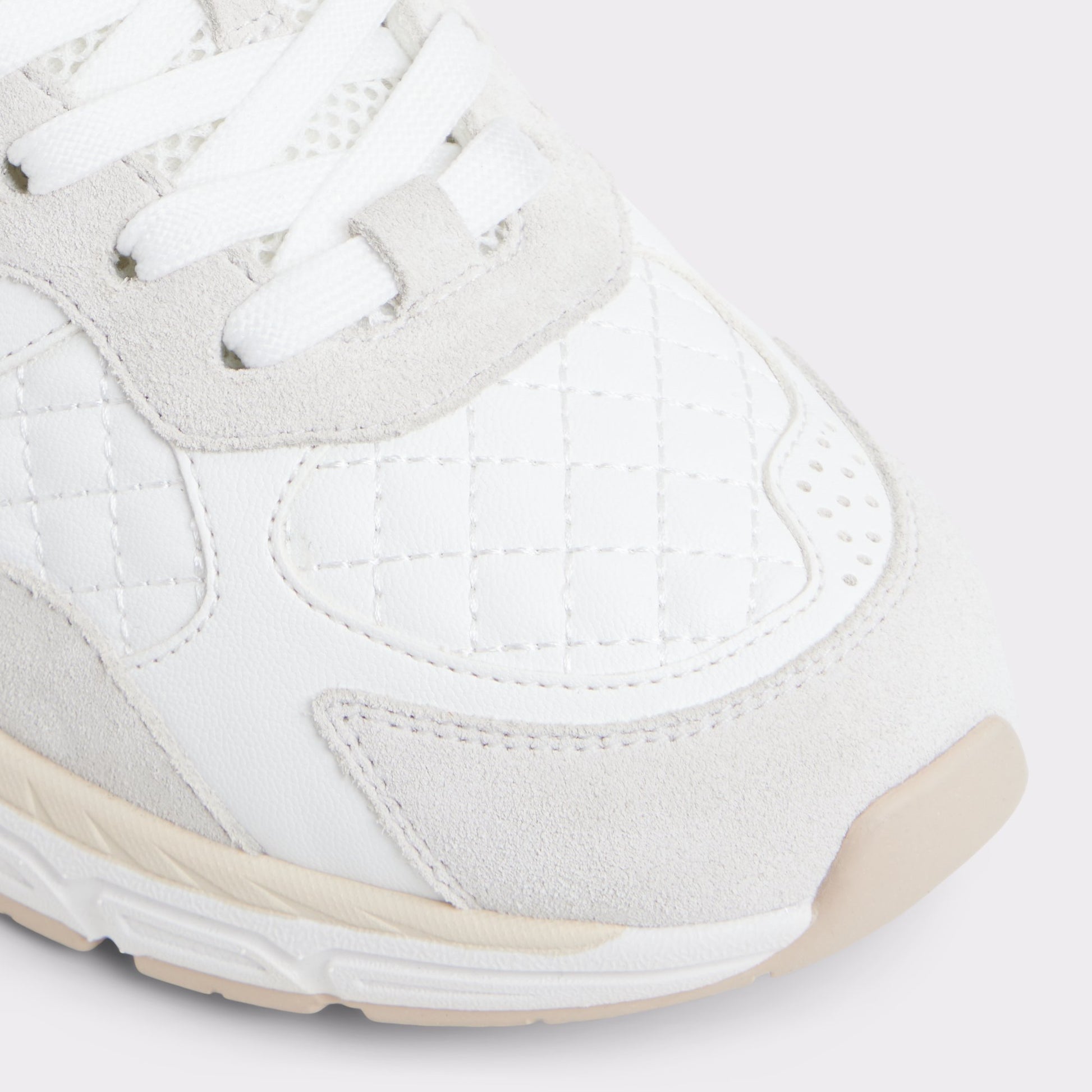 Close-up of the White Pillowsnkr-l Jogger sneaker