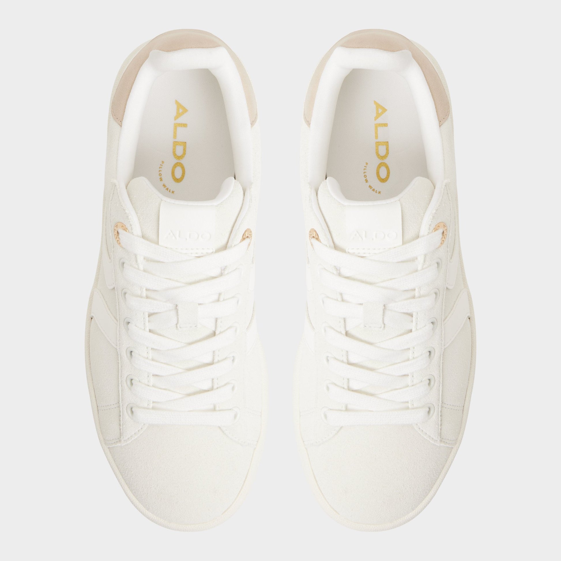 Top-down view of the White Retrochic Low top sneaker