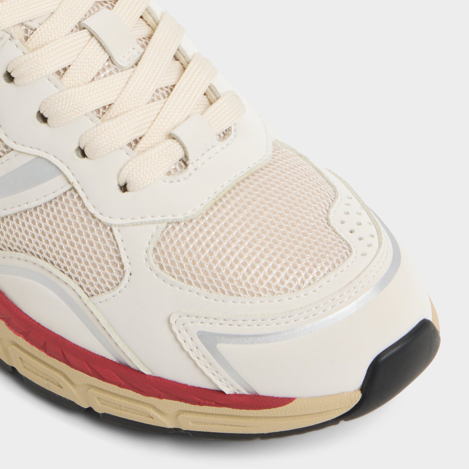 Close-up of the Cream Multi Pillowsnkr-l Jogger sneaker