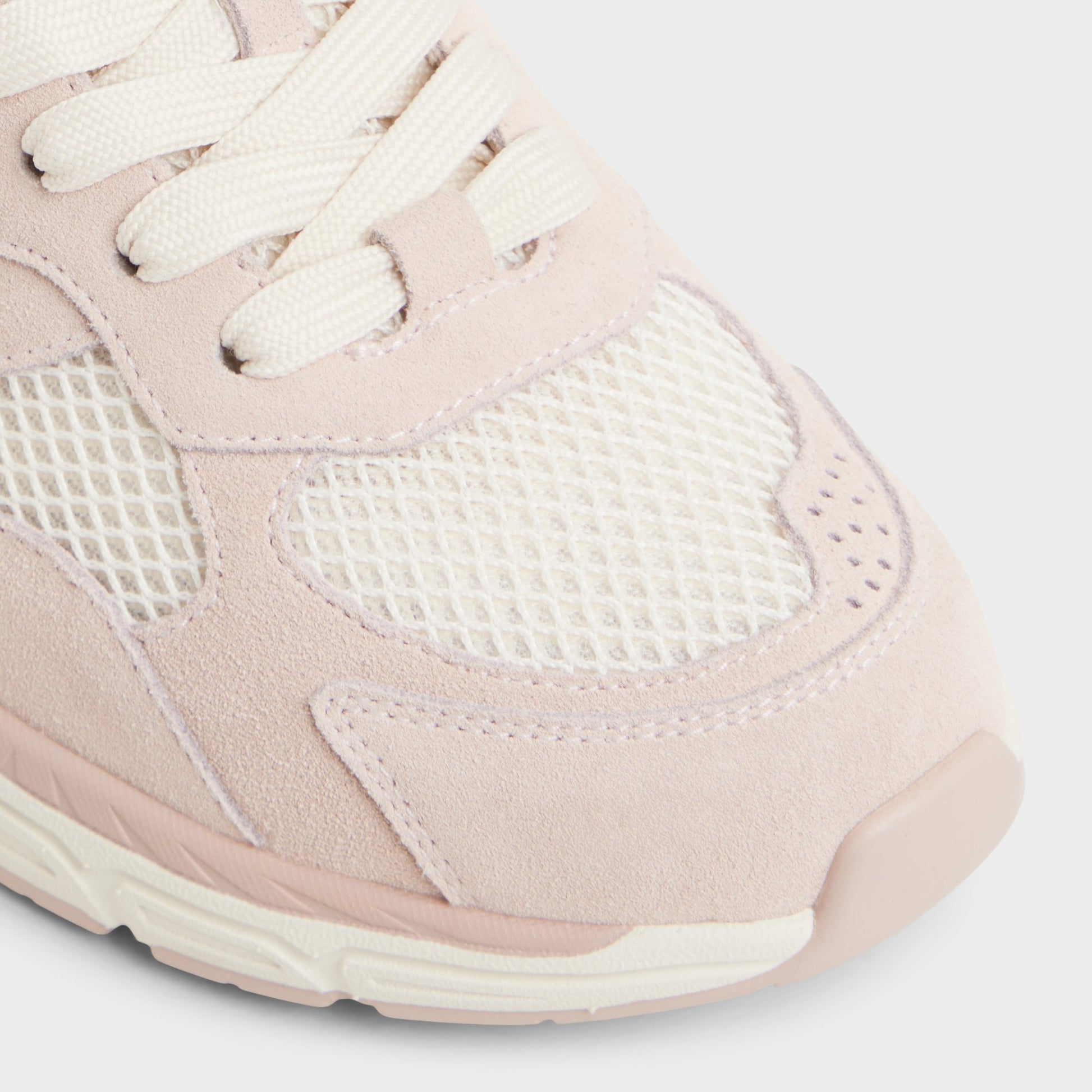 Close-up of the Light Pink Pillowsnkr-l Jogger sneaker