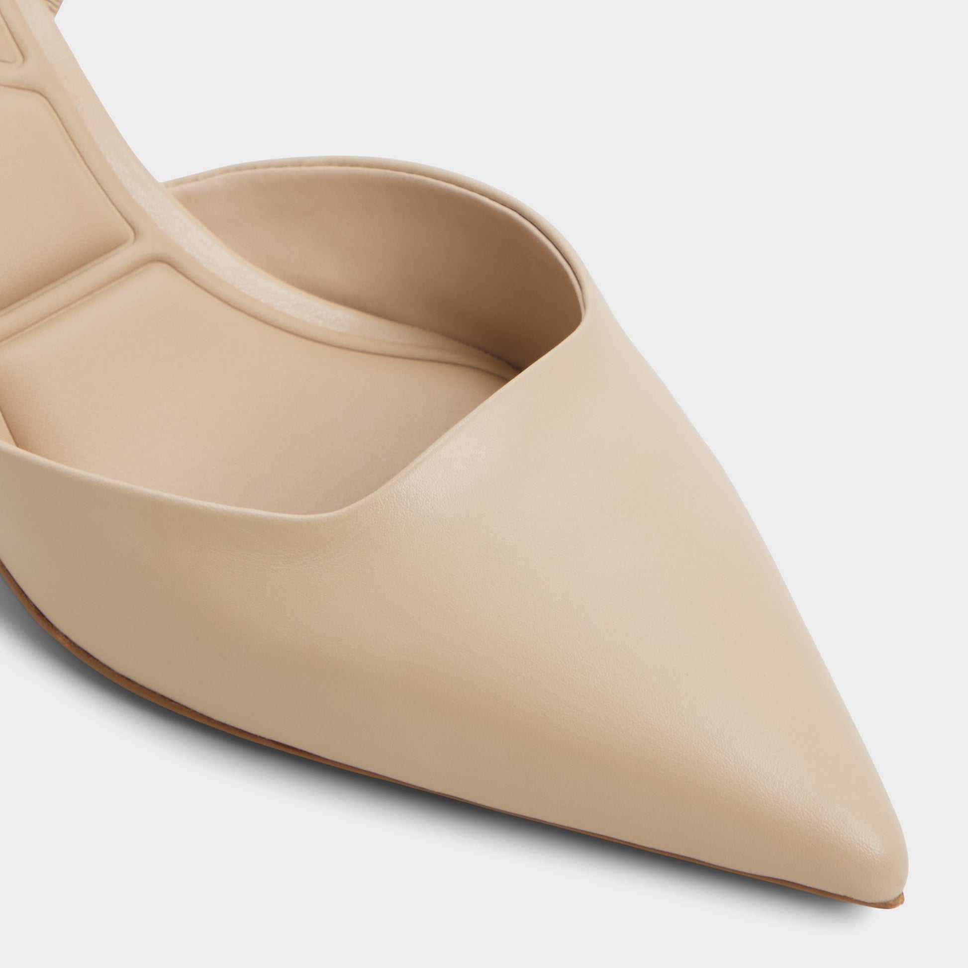 Close-up of the Medium Beige Gavedessi Slingback heel