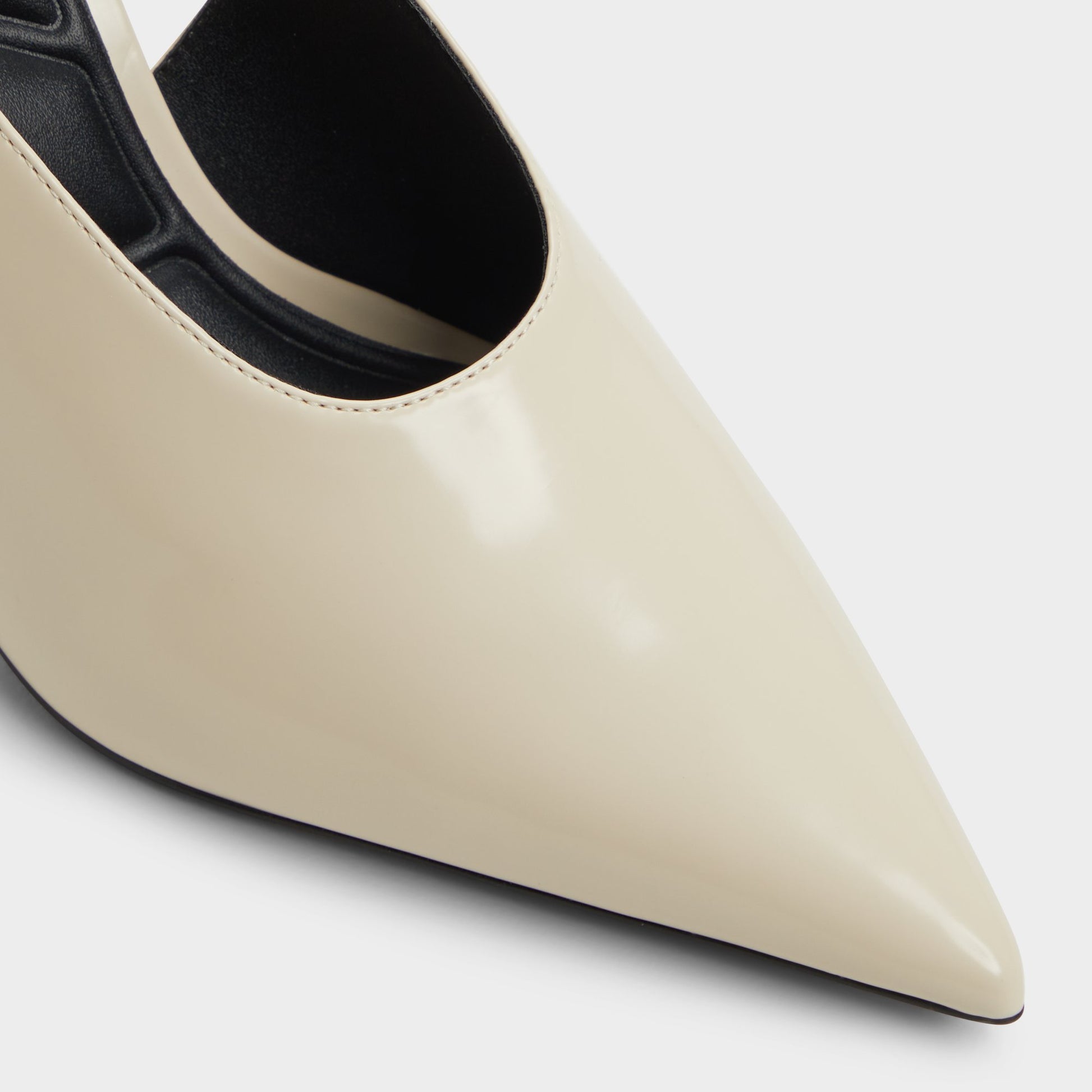 Close-up of the Light Beige Lisandre High heel shoe