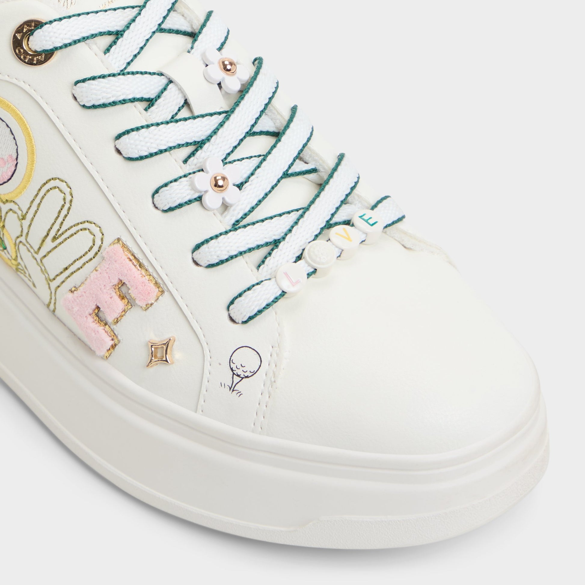 Close-up of the White combo Foremore Sneaker