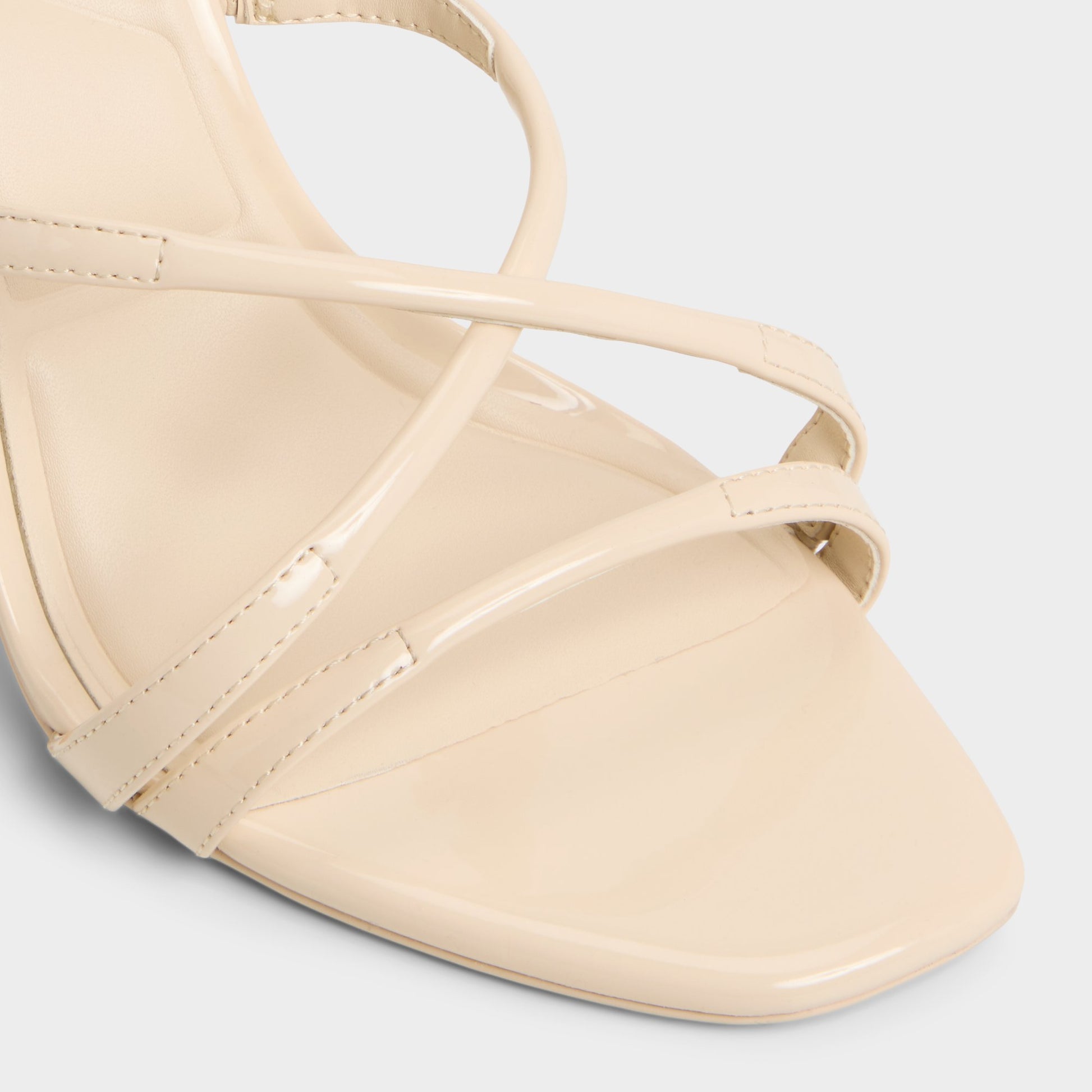 Close-up of the Light Beige Velaia Heeled mule
