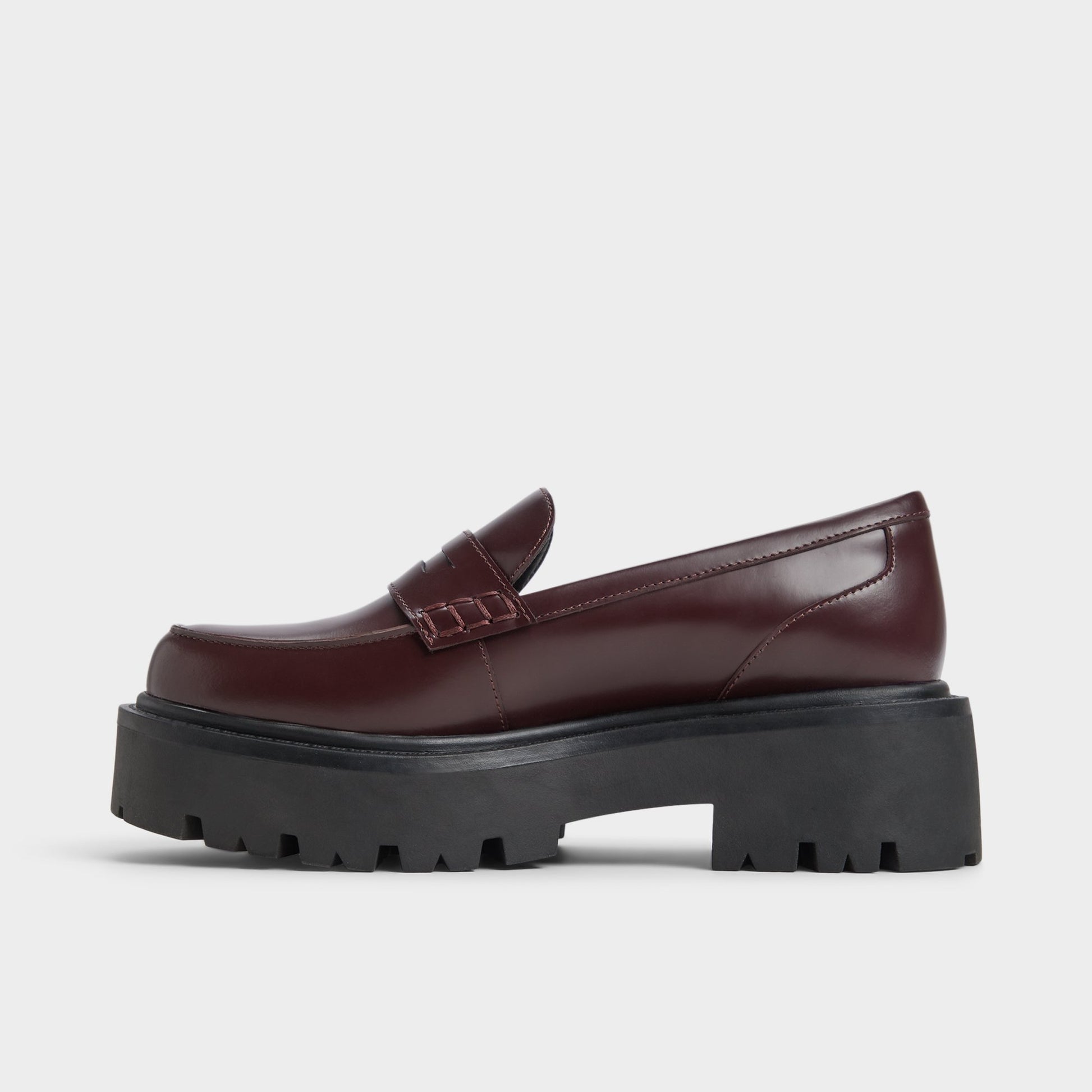 Side view of Bordo Cadaycia-xt Loafer