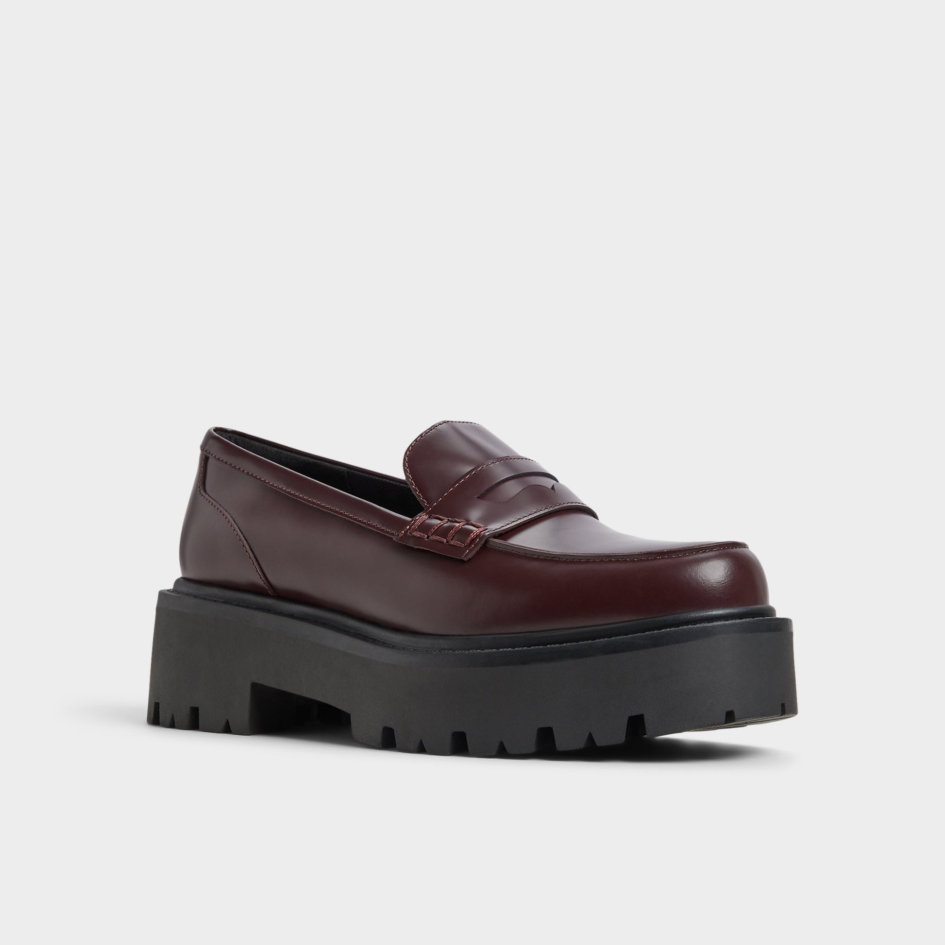 Three-quarter angle of Bordo Cadaycia-xt Loafer's front side