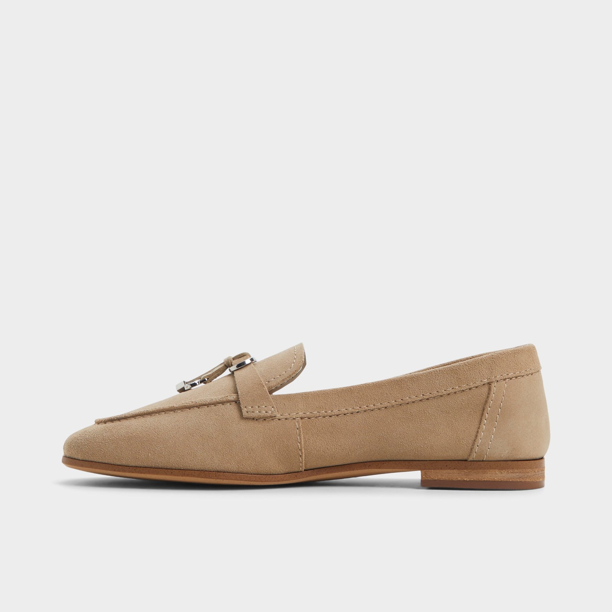 Side view of Medium beige Ybilide Loafer