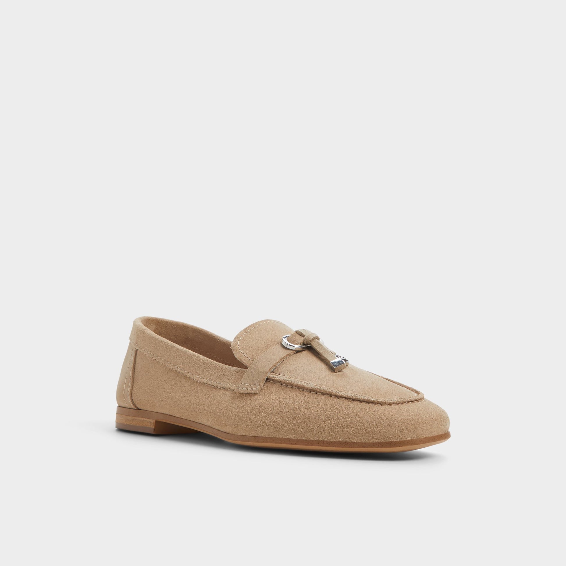 Three-quarter angle of Medium beige Ybilide Loafer's front side