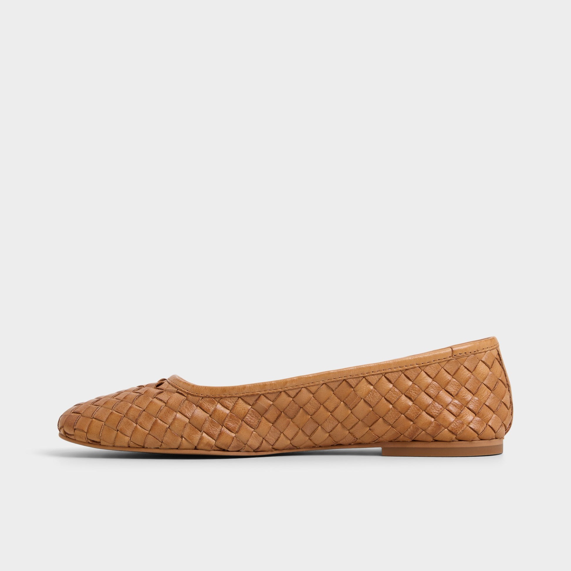 Side view of Tan Adrabrinna Ballerina